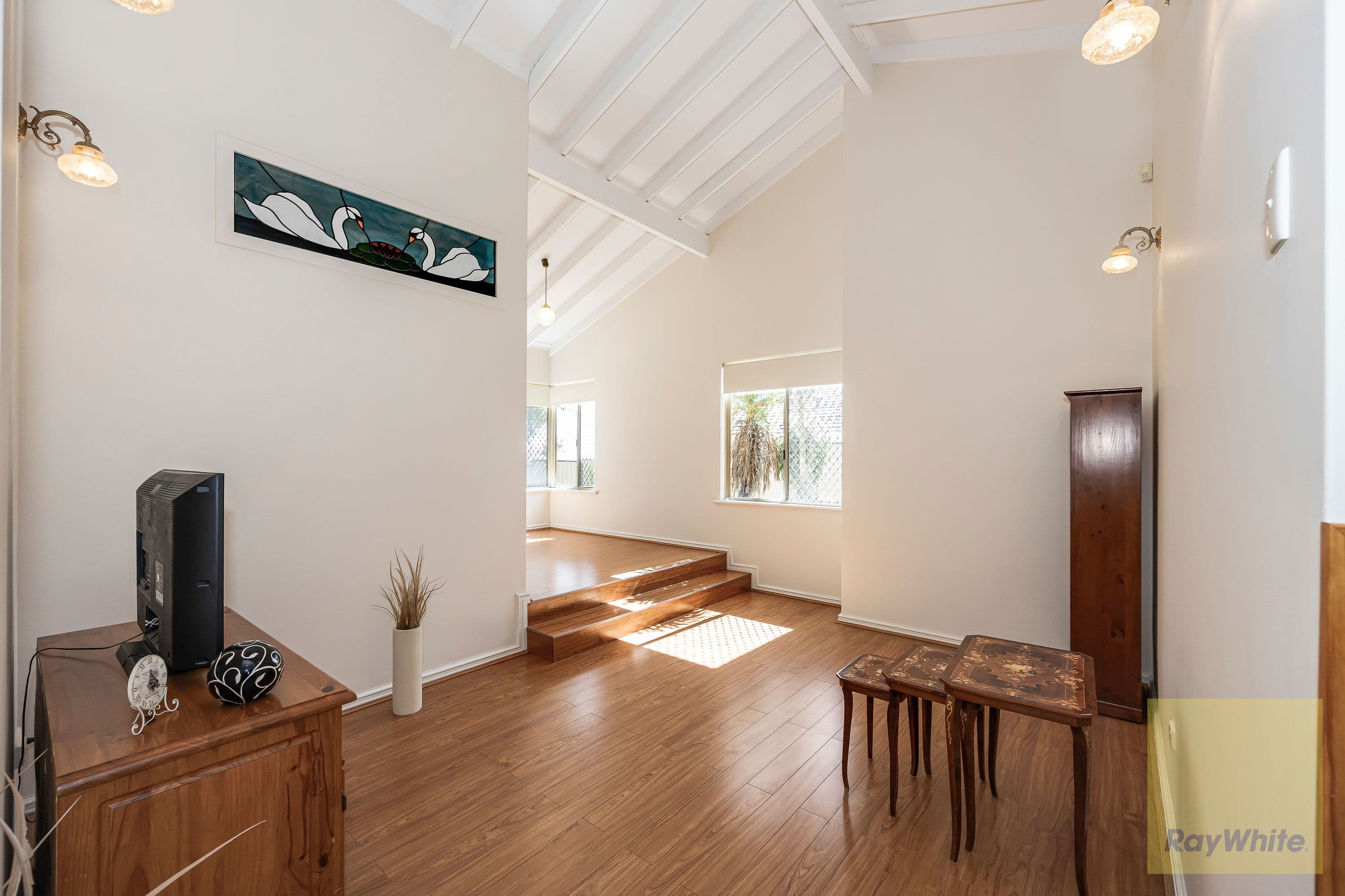 7 Ormond Close, Swan View WA 6056, Swan View - Image 1