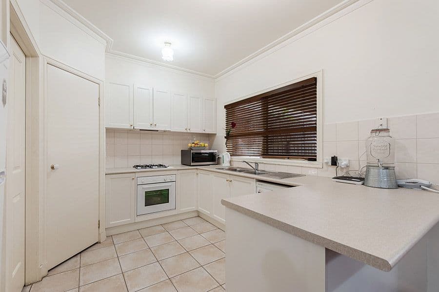 5 Klein Crescent, Roxburgh Park VIC 3064, Roxburgh Park - Thumbnail 2