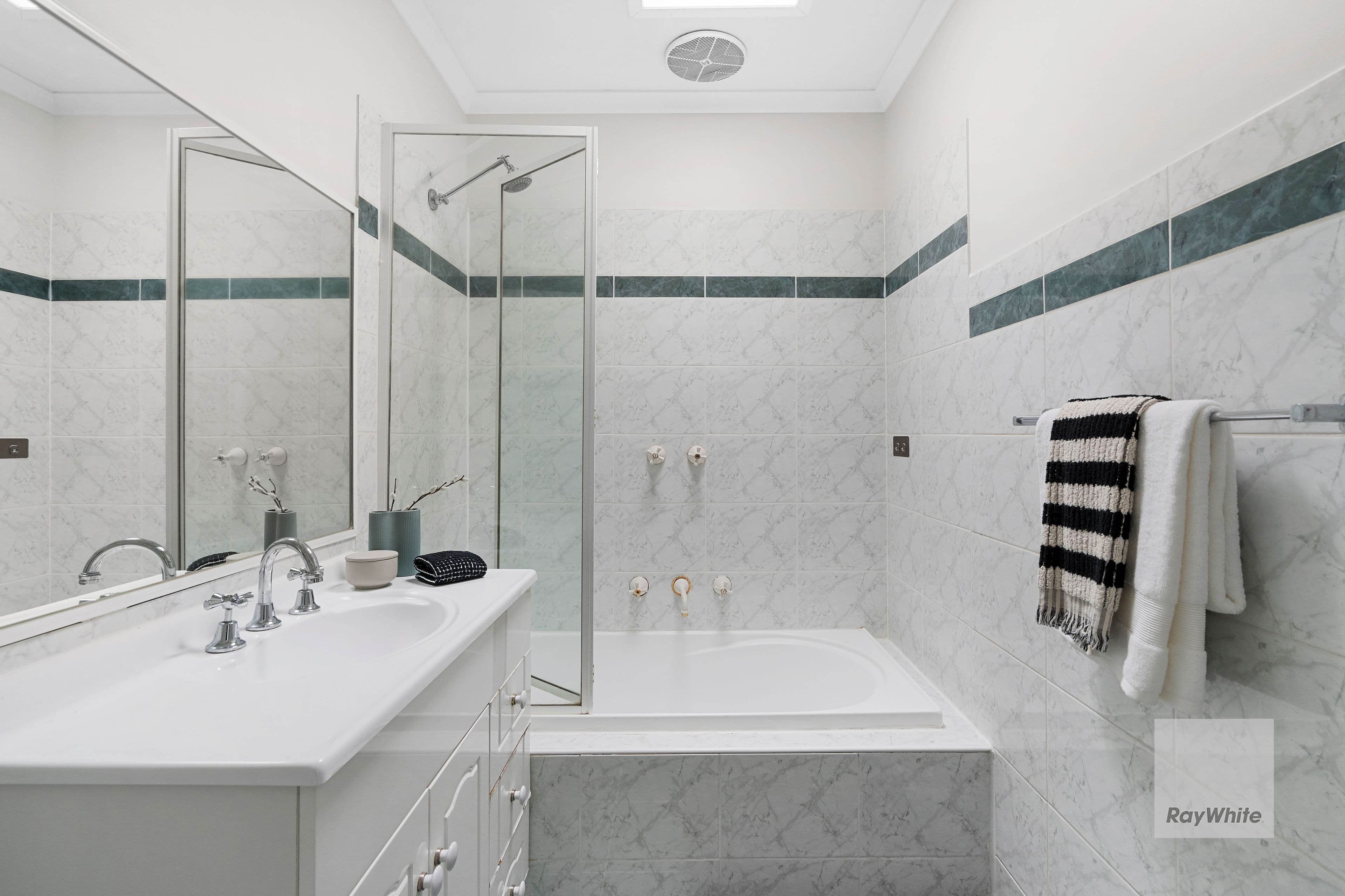 4 Benjamin Close, Bundoora VIC 3083, Bundoora - Thumbnail 6