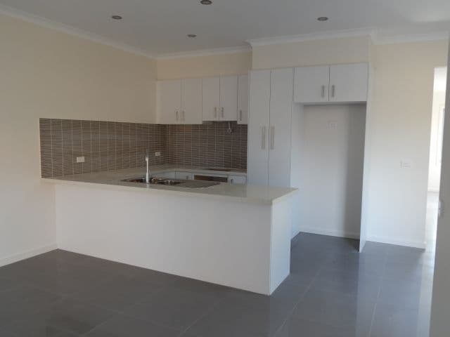 20 Barry Street, Reservoir VIC 3073, Reservoir - Thumbnail 2