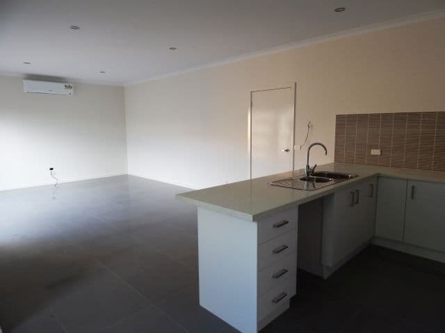 20 Barry Street, Reservoir VIC 3073, Reservoir - Thumbnail 3