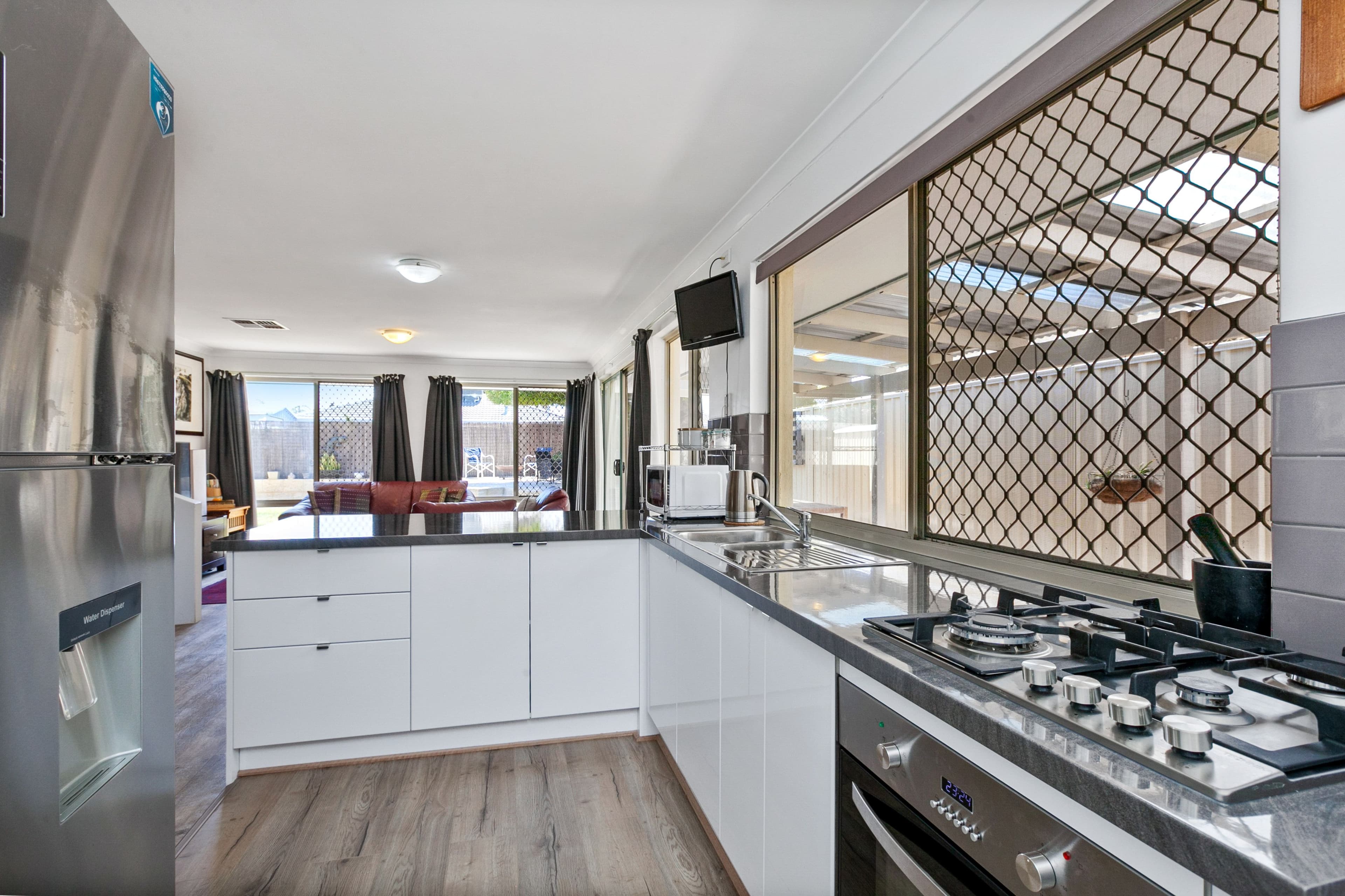 6 Luderick Grove, Warnbro WA 6169, Warnbro - Thumbnail 2