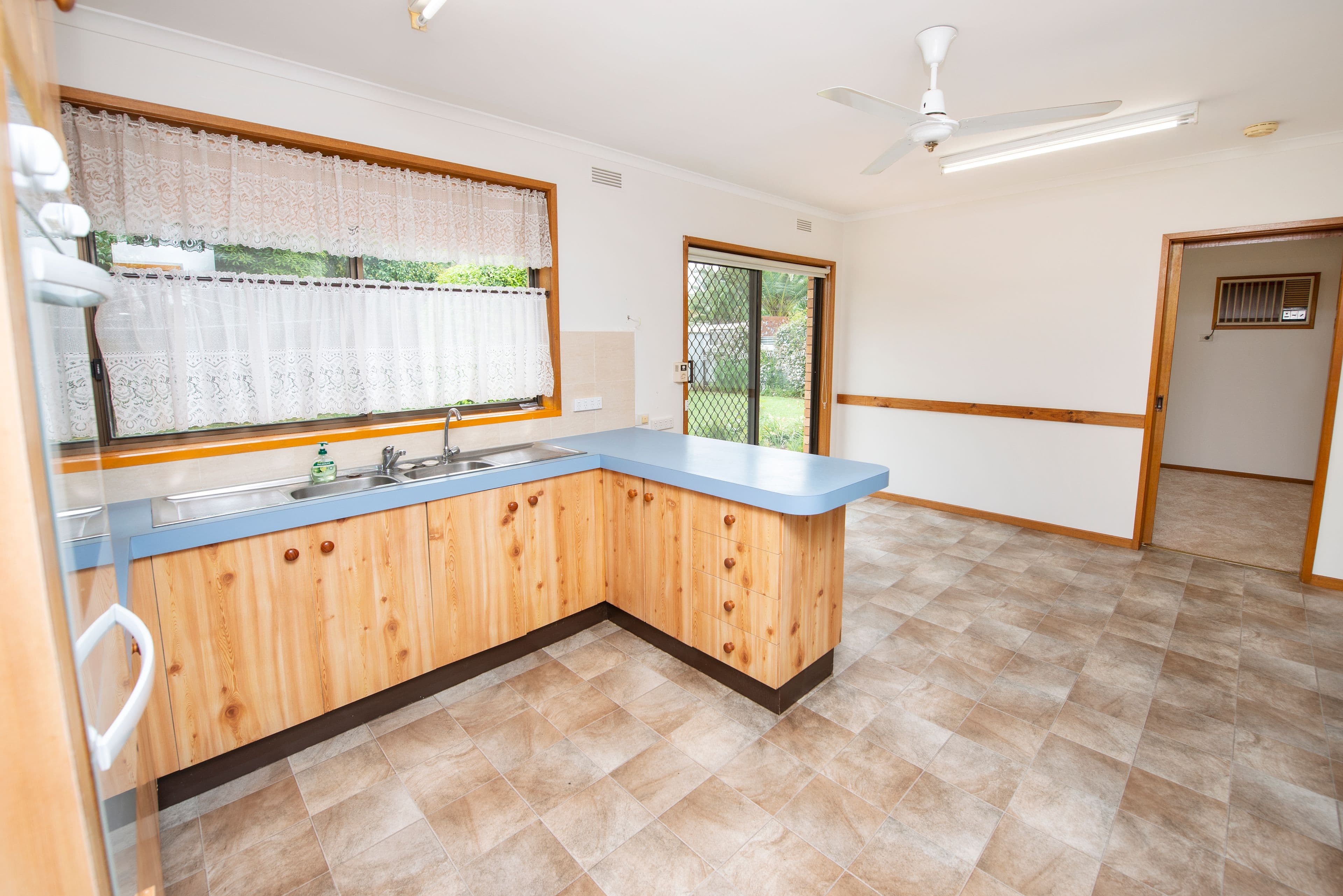 10 Nowie Street, Swan Hill VIC 3585, Swan Hill - Thumbnail 2