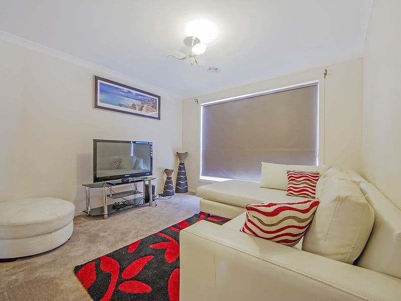 8 Murdeduke Crescent, WYNDHAM VALE VIC 3024, Wyndham Vale - Thumbnail 4