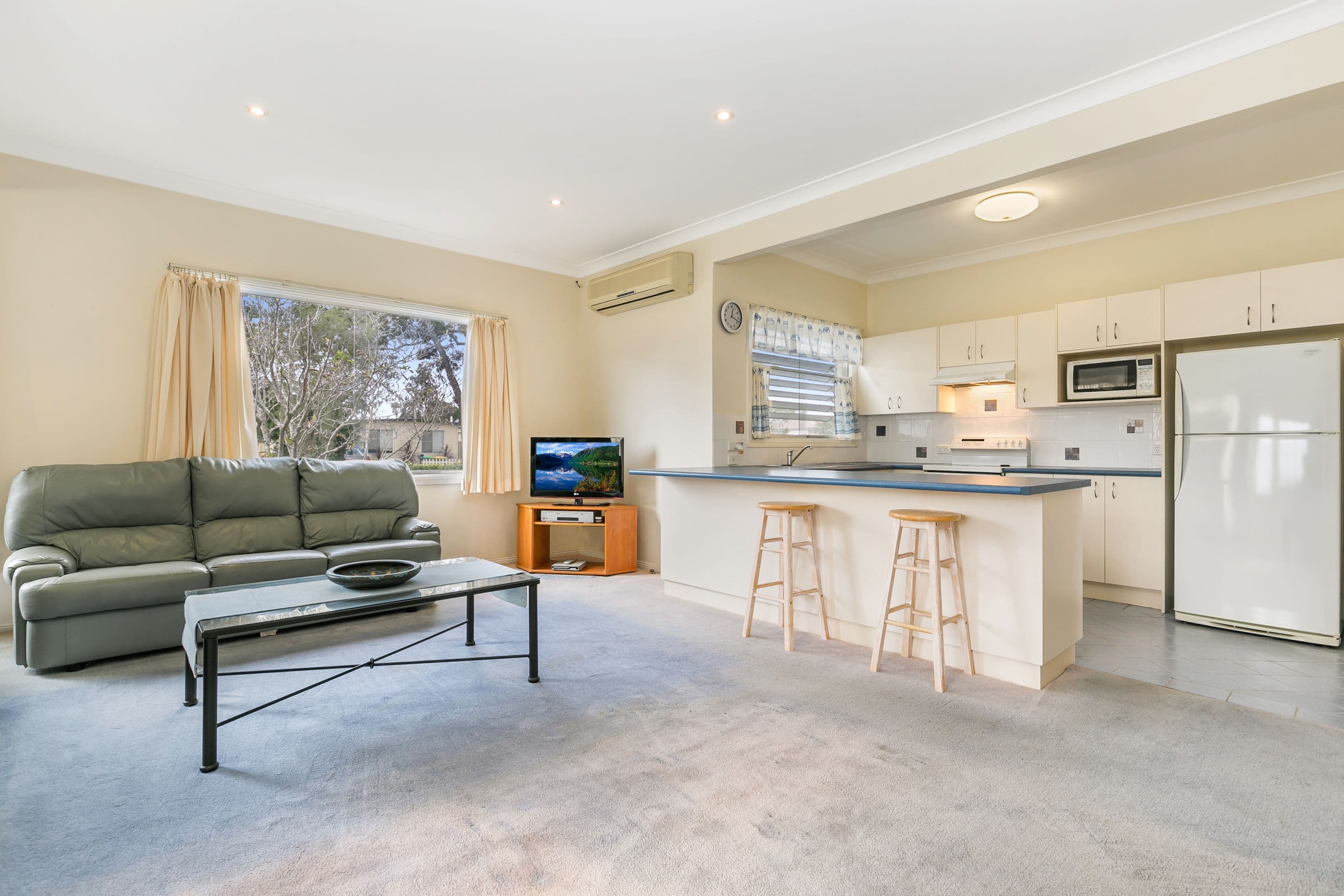 52 Davis Avenue, Davistown - Thumbnail 3