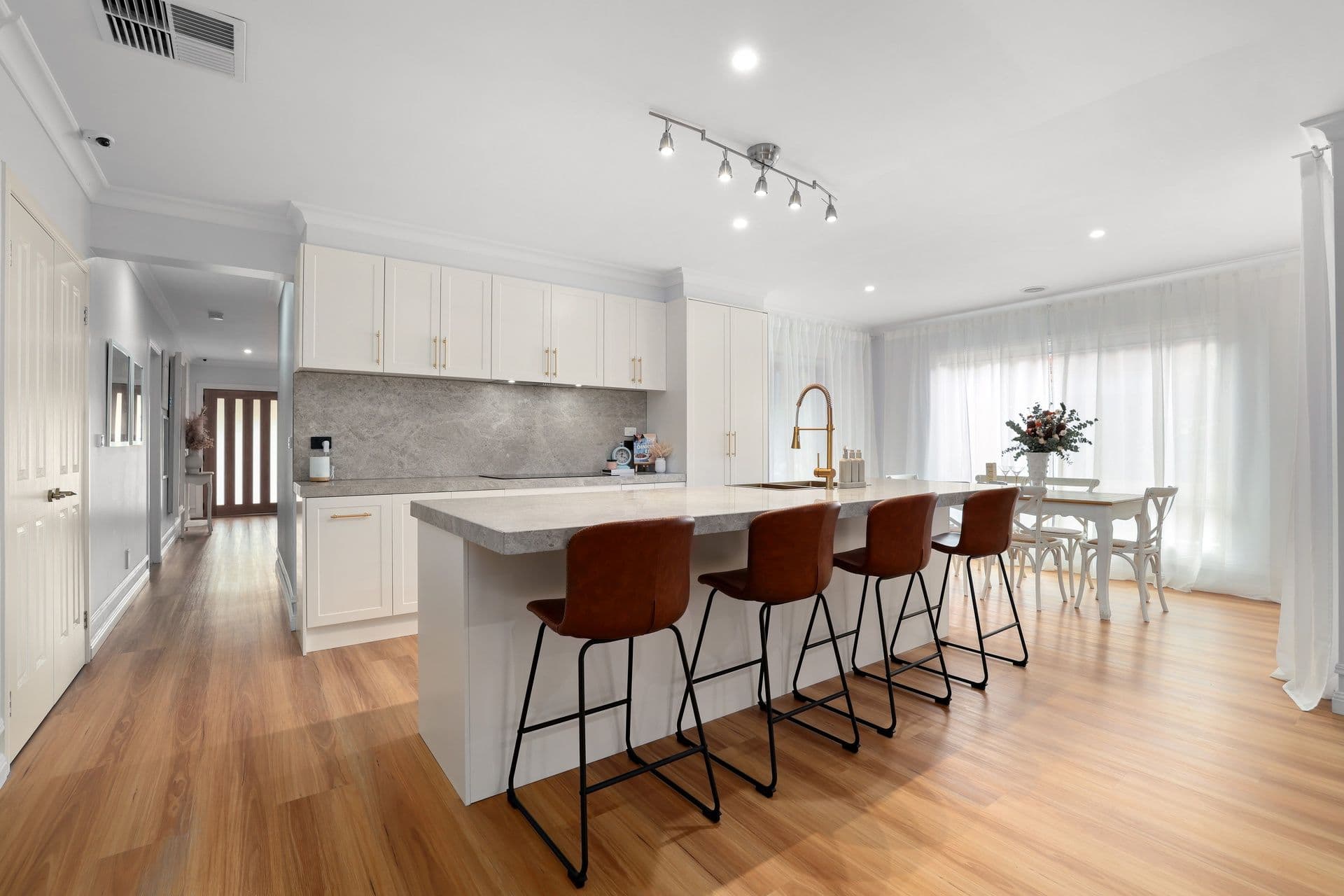 10 Ros Way, Berwick VIC 3806, Berwick - Thumbnail 6
