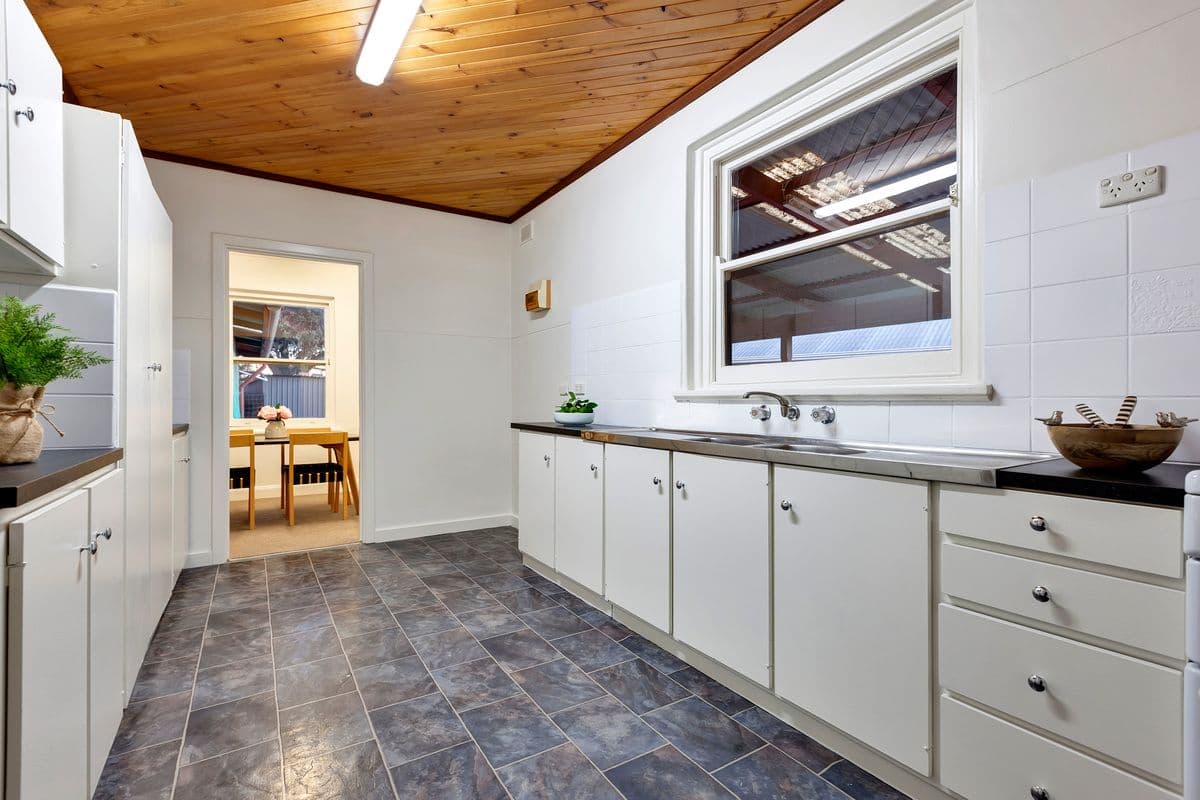22 Gordon Avenue, Clearview SA 5085, Clearview - Thumbnail 6
