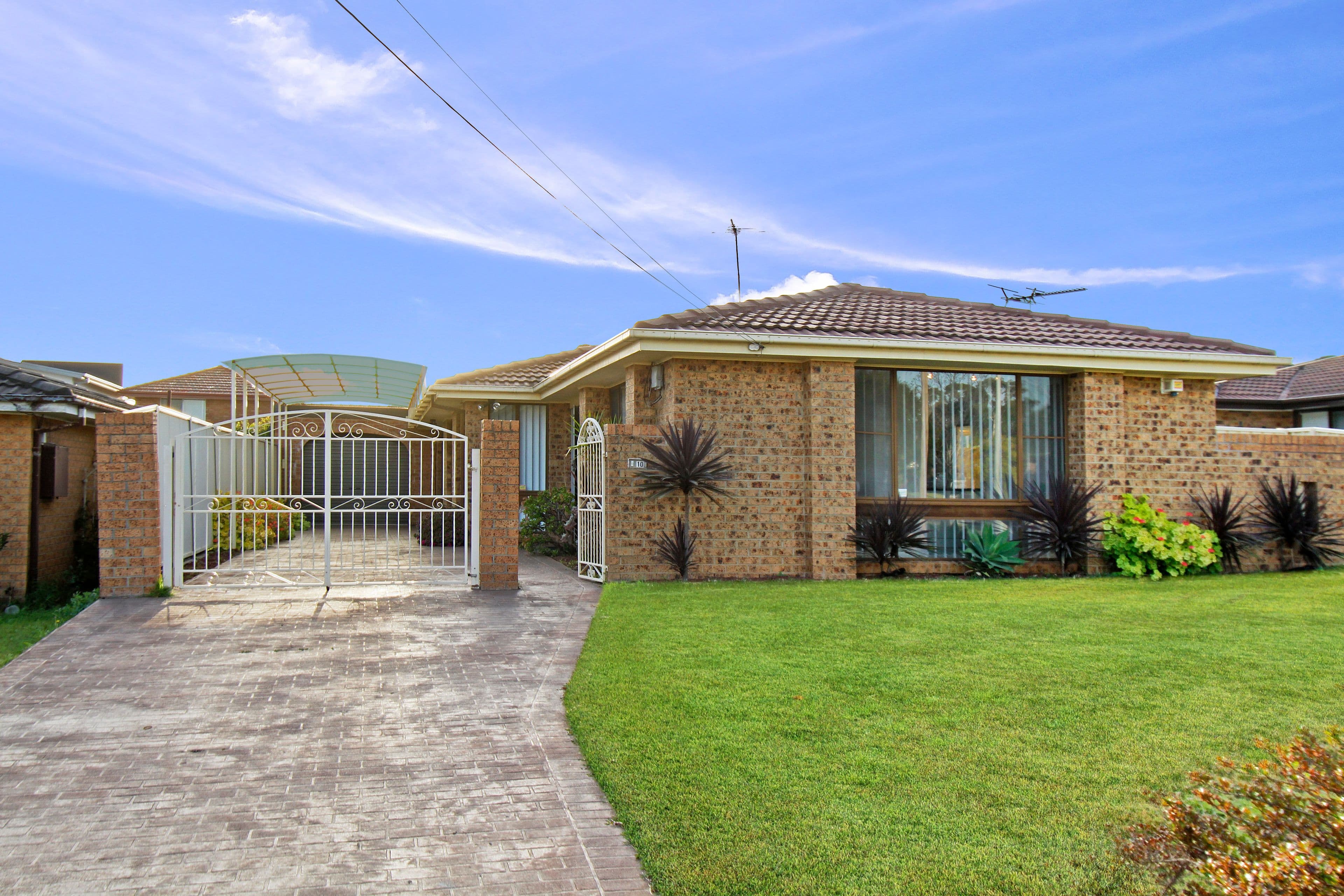 10 Hope Crescent, Bossley Park - Image 1