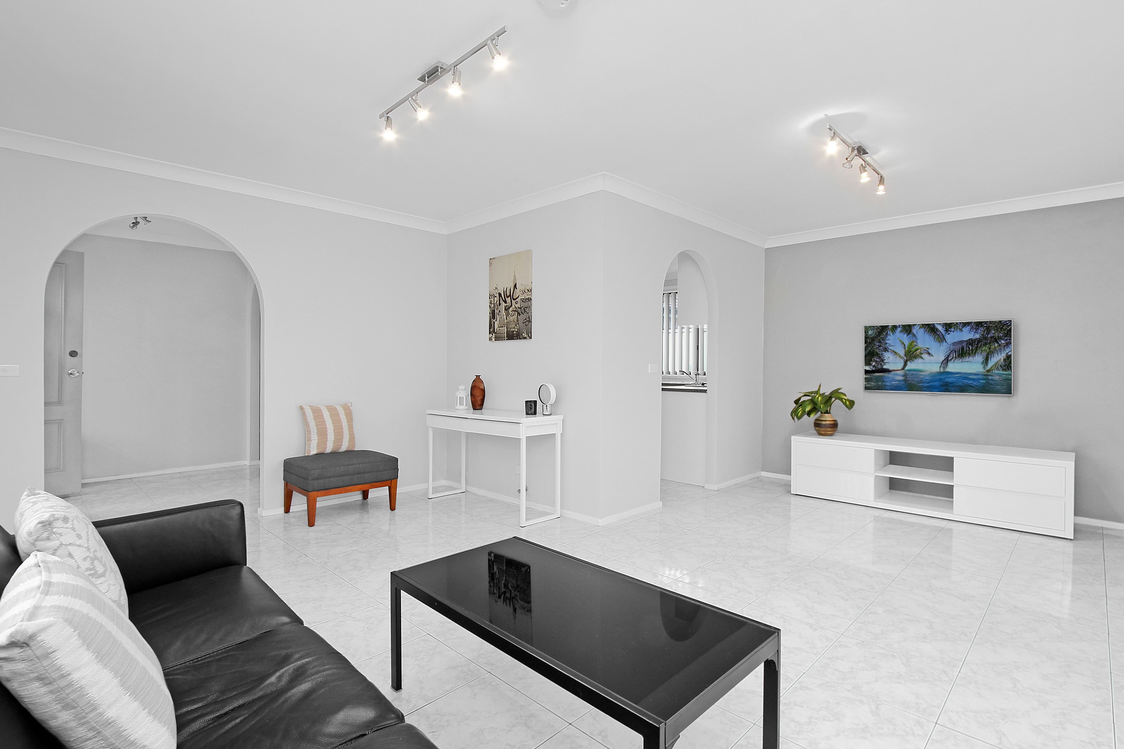 10 Hope Crescent, Bossley Park - Thumbnail 2