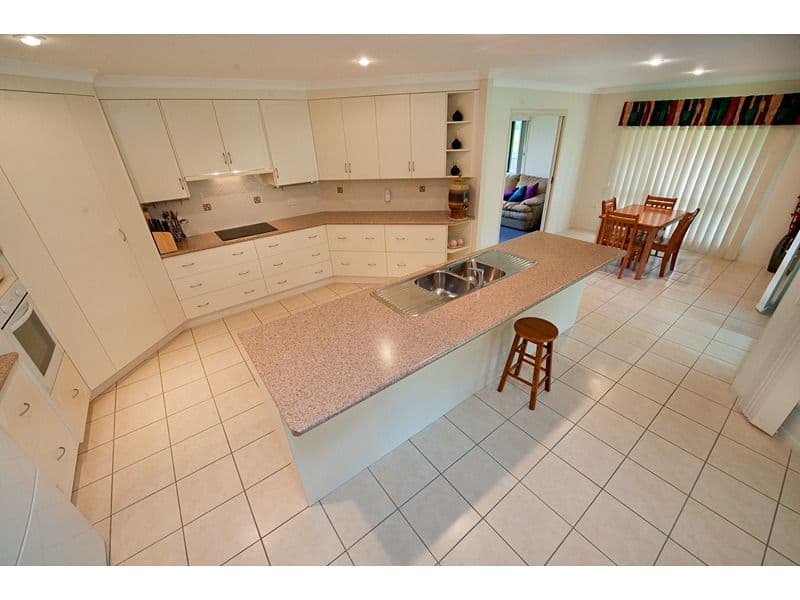 6 Brooks Court, NORMAN GARDENS QLD 4701, Norman Gardens - Thumbnail 2