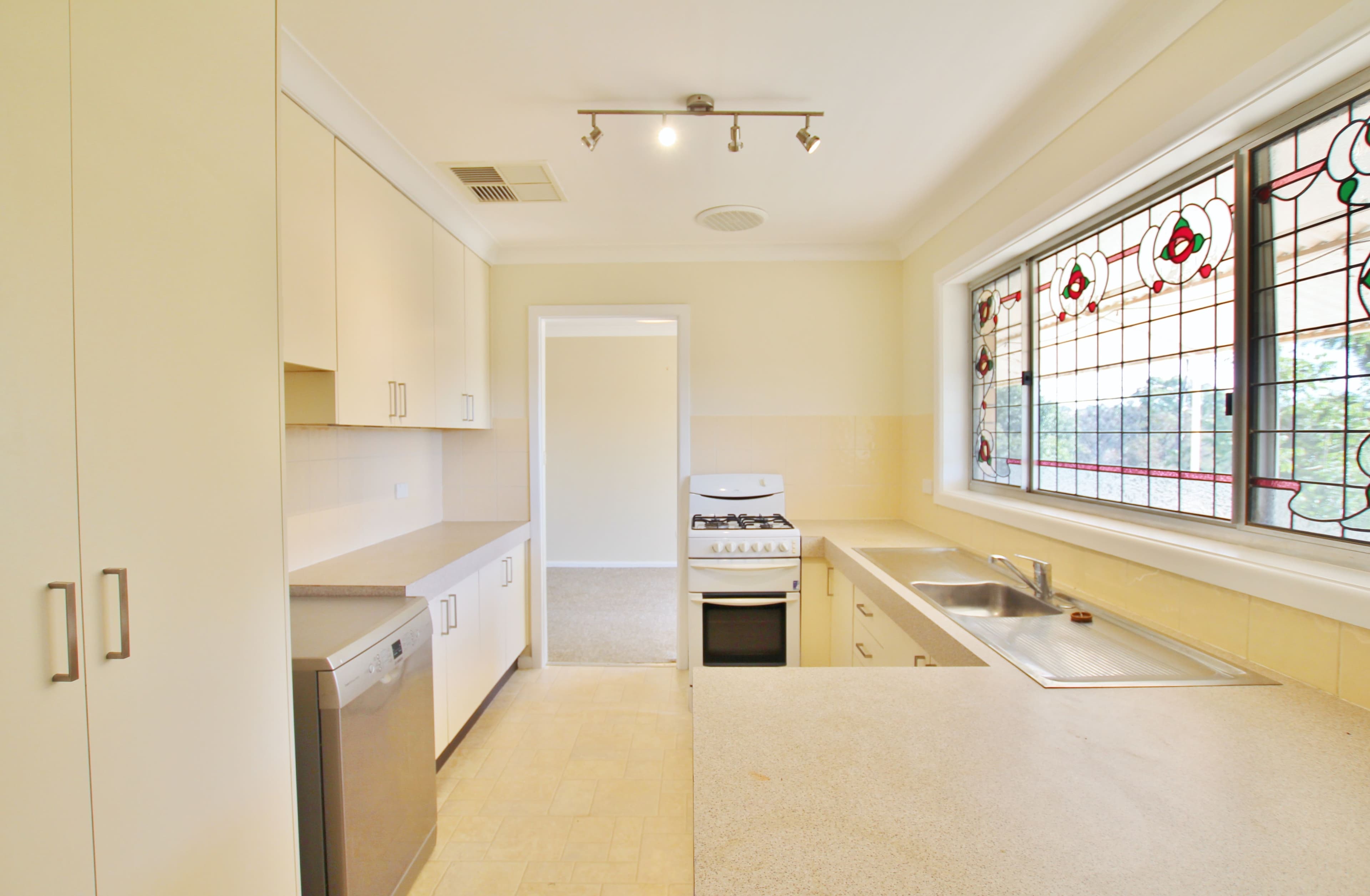 9 Milong Street, Young NSW 2594, Young - Thumbnail 4