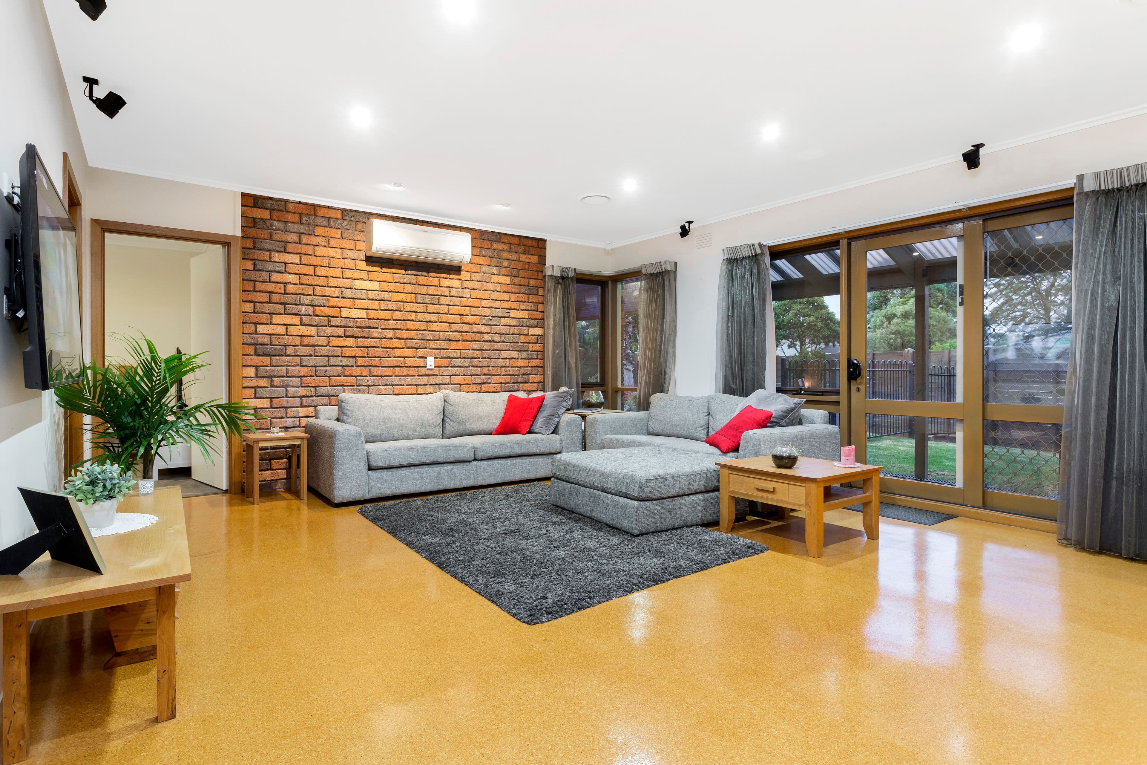 30 Raphael Crescent, Frankston VIC 3199, Frankston - Thumbnail 2