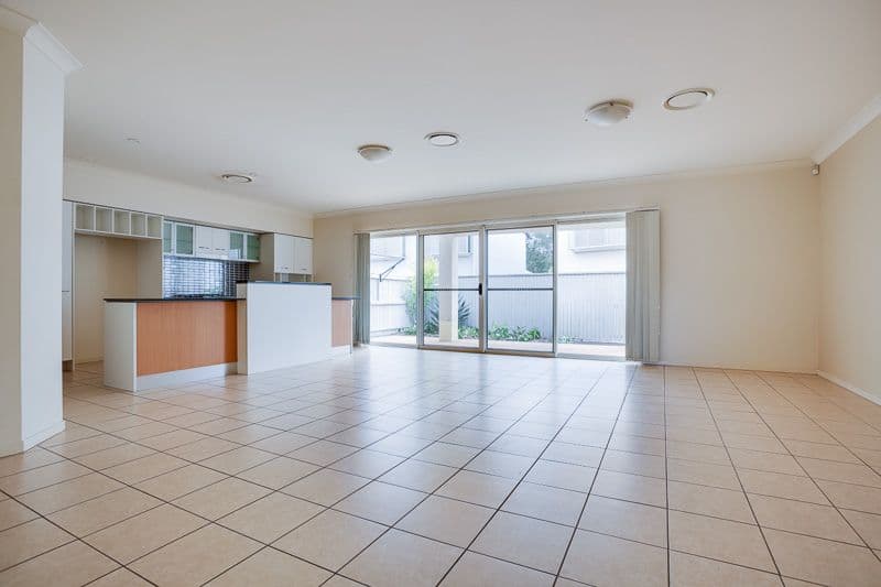 28 Augusta Crescent, Mount Ommaney QLD 4074, Mount Ommaney - Thumbnail 3