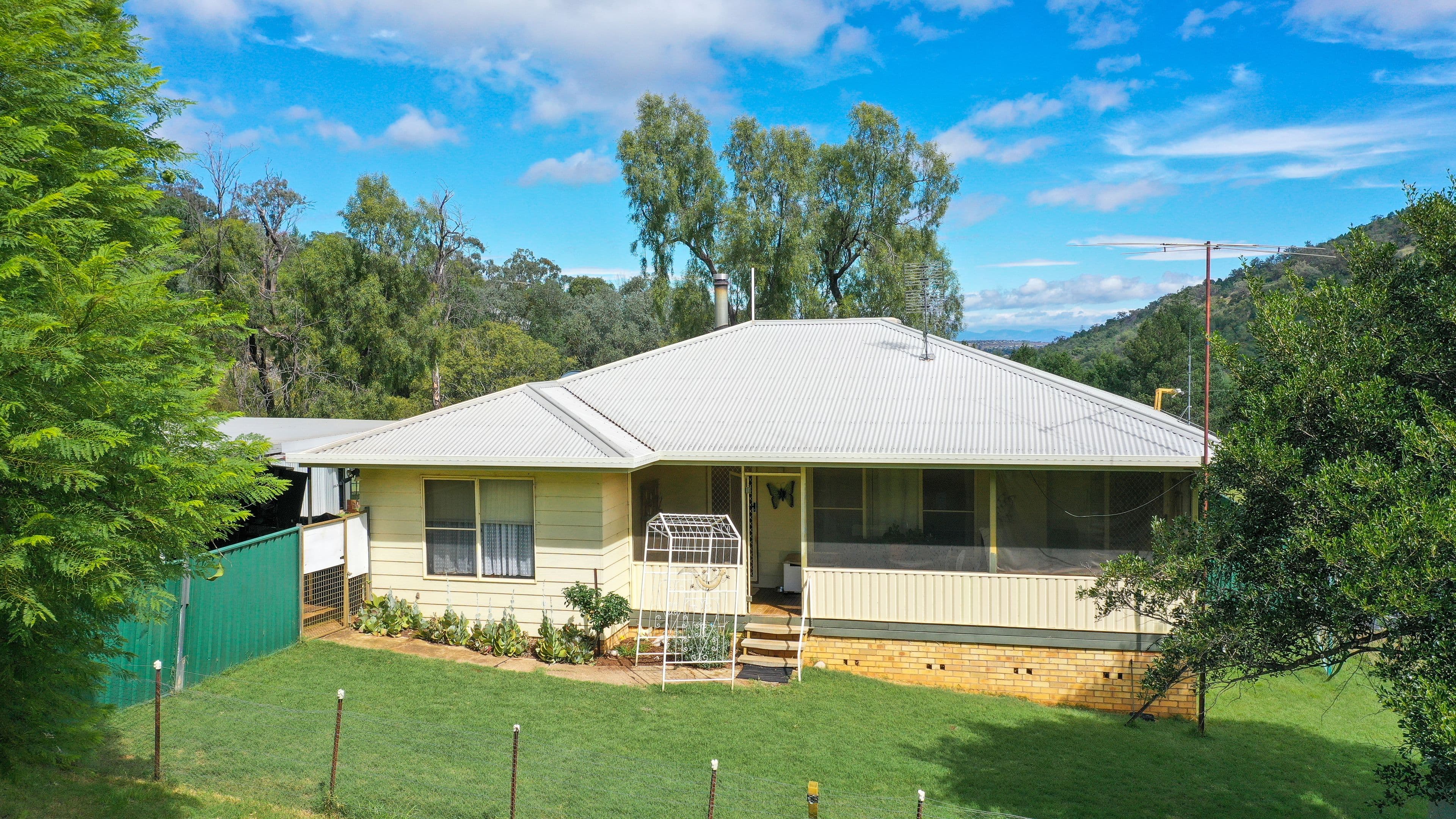 2 Katrina Court, Tamworth NSW 2340, Tamworth - Image 1