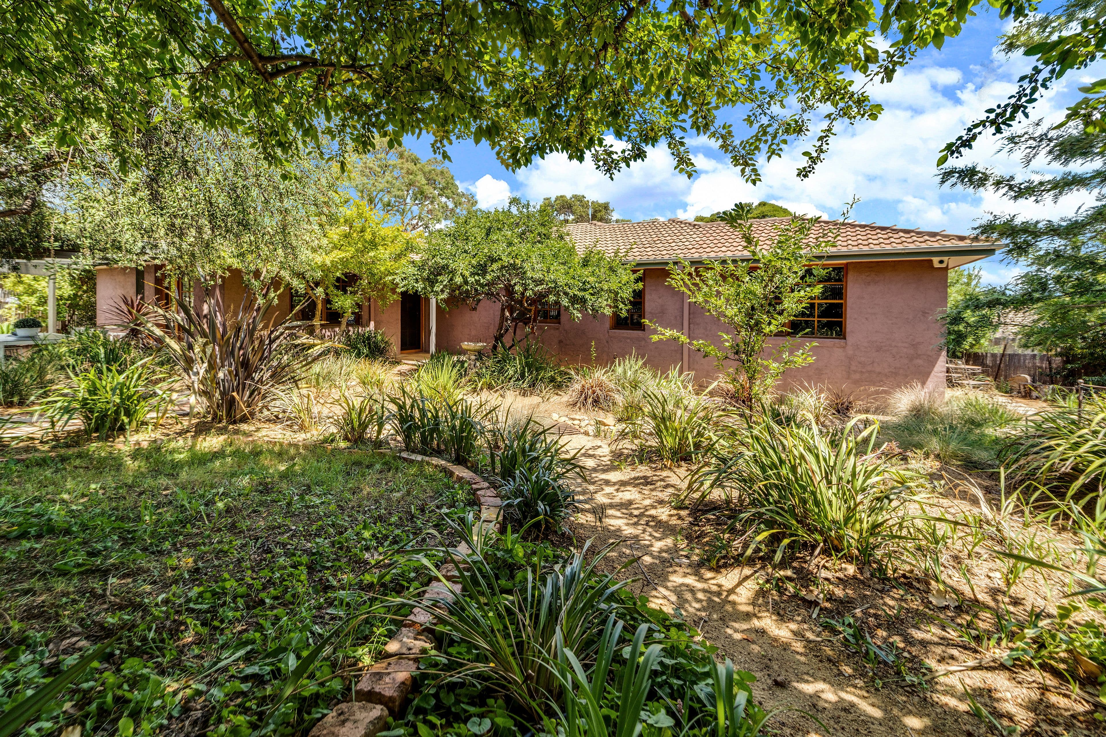 10 Hayward Street, Macgregor ACT 2615, Macgregor - Image 1