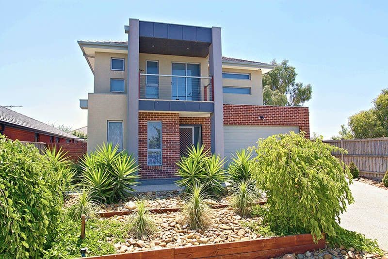 4 Woodbury Avenue, CAROLINE SPRINGS VIC 3023, Caroline Springs - Thumbnail 2