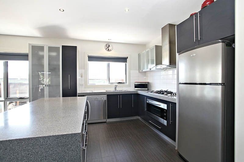 4 Woodbury Avenue, CAROLINE SPRINGS VIC 3023, Caroline Springs - Thumbnail 3
