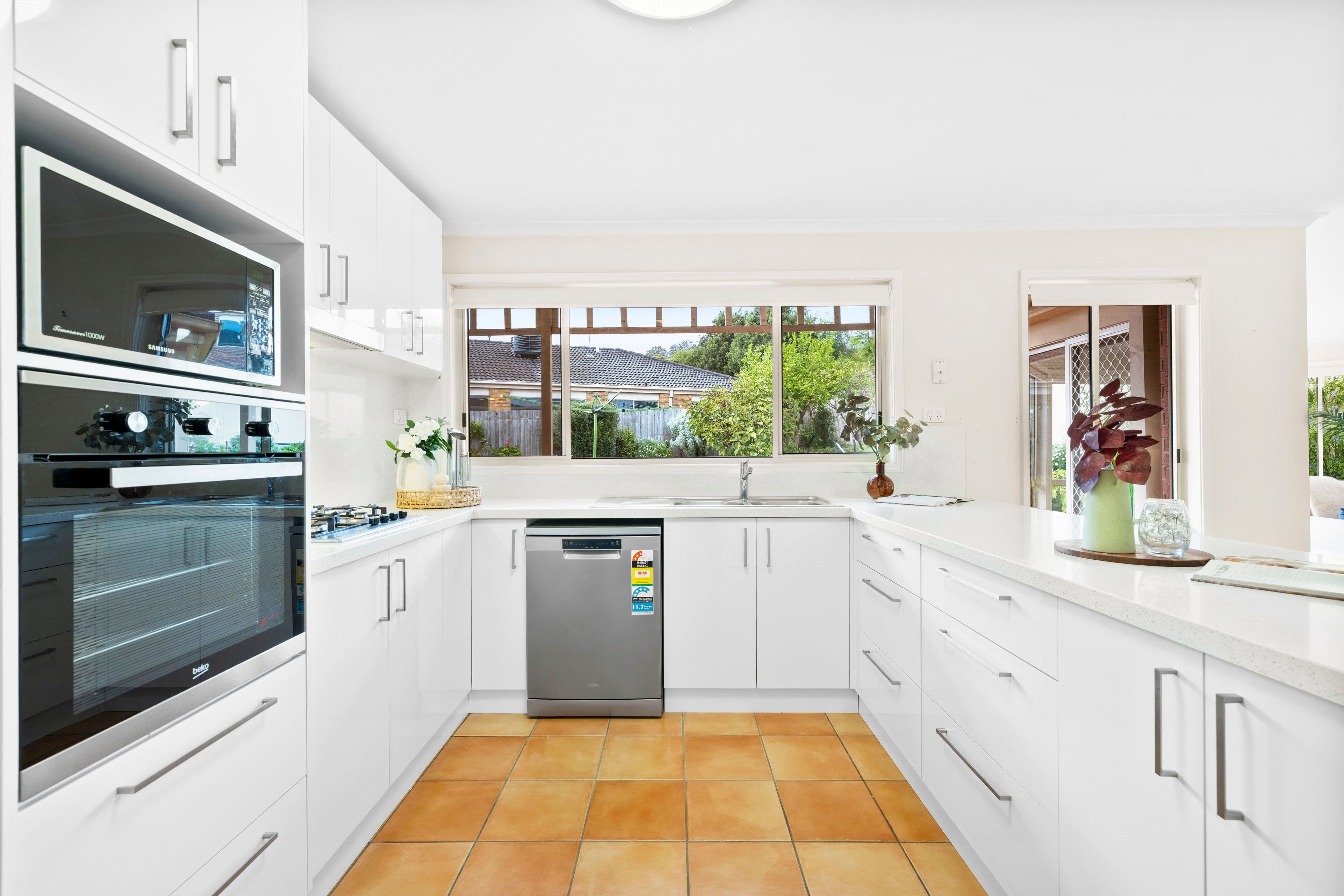 2 Dani Court, Rowville VIC 3178, Rowville - Thumbnail 2