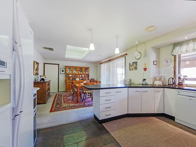 15 Angela Drive, HOPPERS CROSSING VIC 3029, Hoppers Crossing - Thumbnail 8