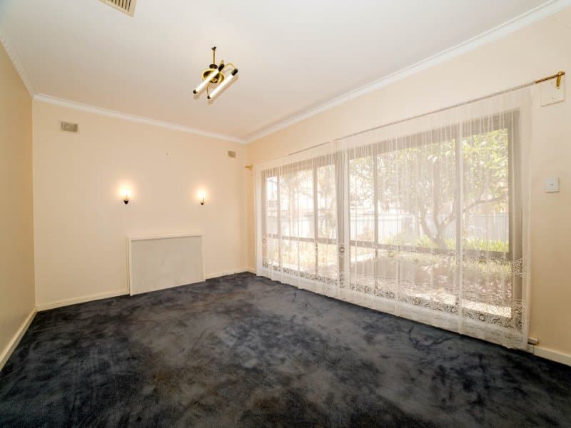 211 Sturt Road, Seacombe Gardens - Thumbnail 3