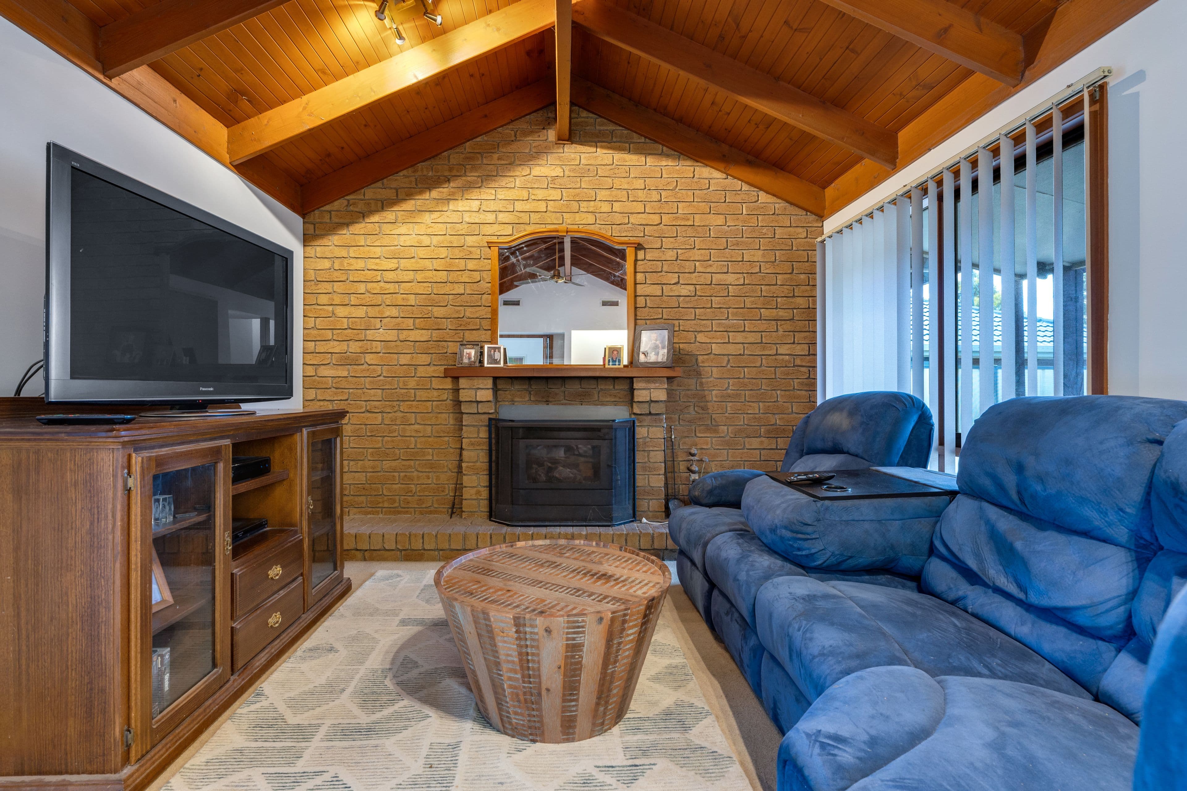 33 Farnborough Avenue, Craigieburn VIC 3064, Craigieburn - Thumbnail 3