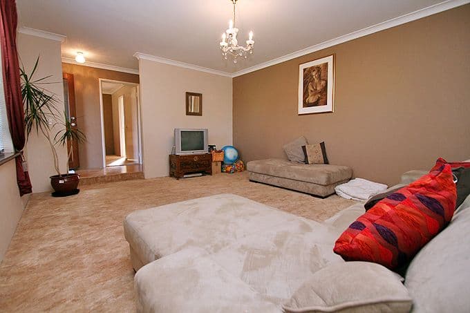 12 Oakdale Close, HALLS HEAD WA 6210, Halls Head - Thumbnail 2