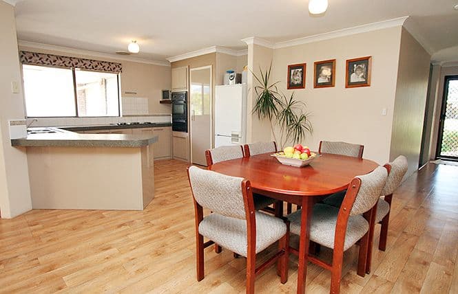 12 Oakdale Close, HALLS HEAD WA 6210, Halls Head - Thumbnail 5
