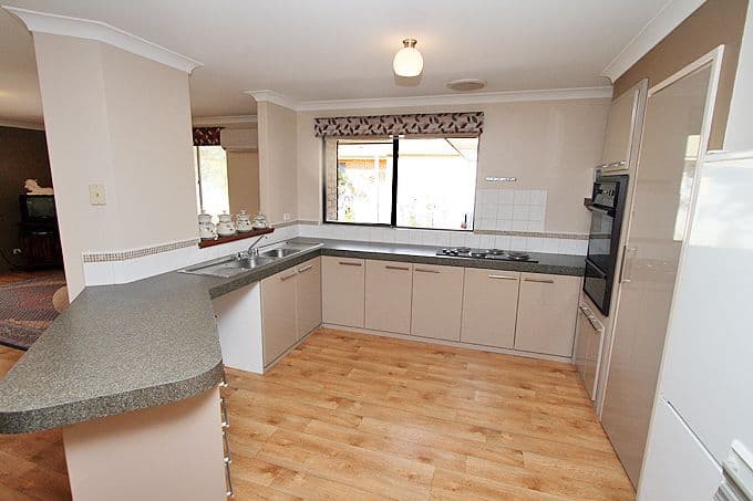 12 Oakdale Close, HALLS HEAD WA 6210, Halls Head - Thumbnail 8