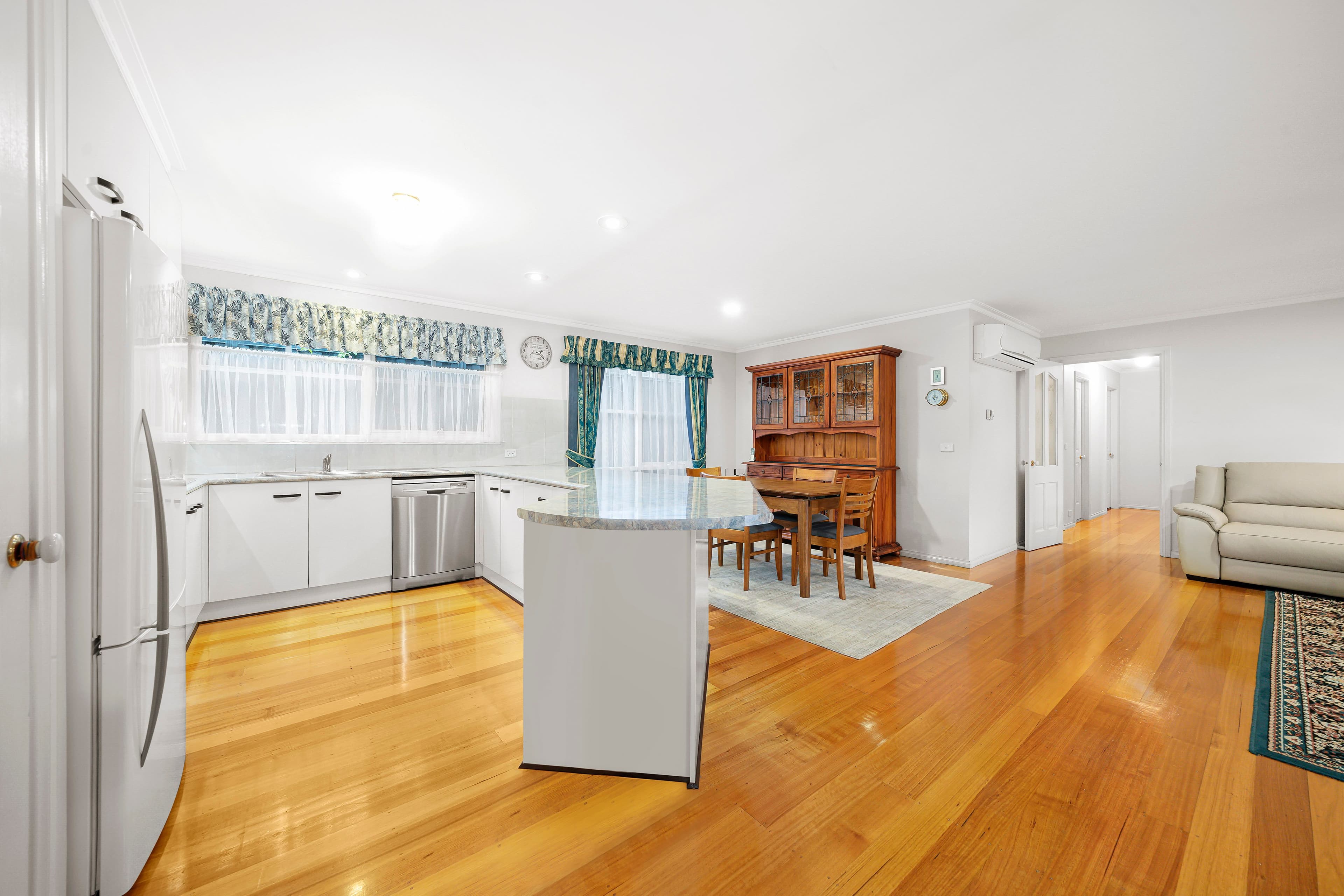 19 Hodges Close, Rowville VIC 3178, Rowville - Thumbnail 2