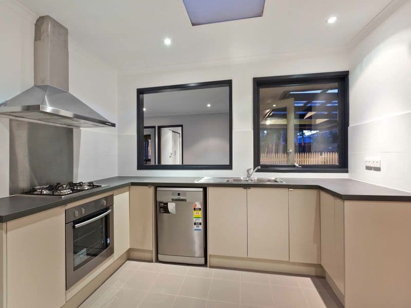 24 Gretana Crescent, FRANKSTON VIC 3199, Frankston - Thumbnail 2