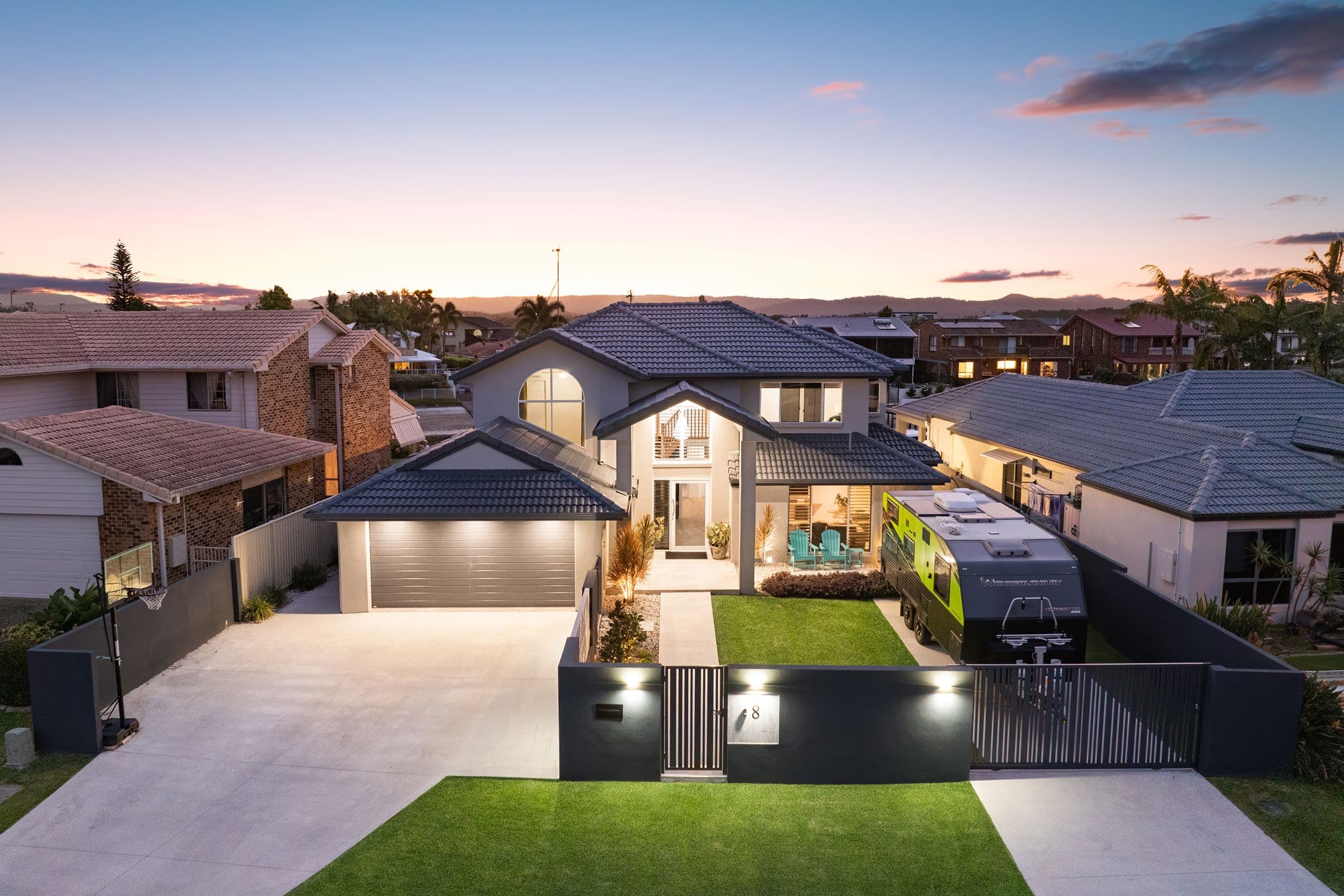 8 Seabreeze Street, Paradise Point QLD 4216, Paradise Point - Thumbnail 2