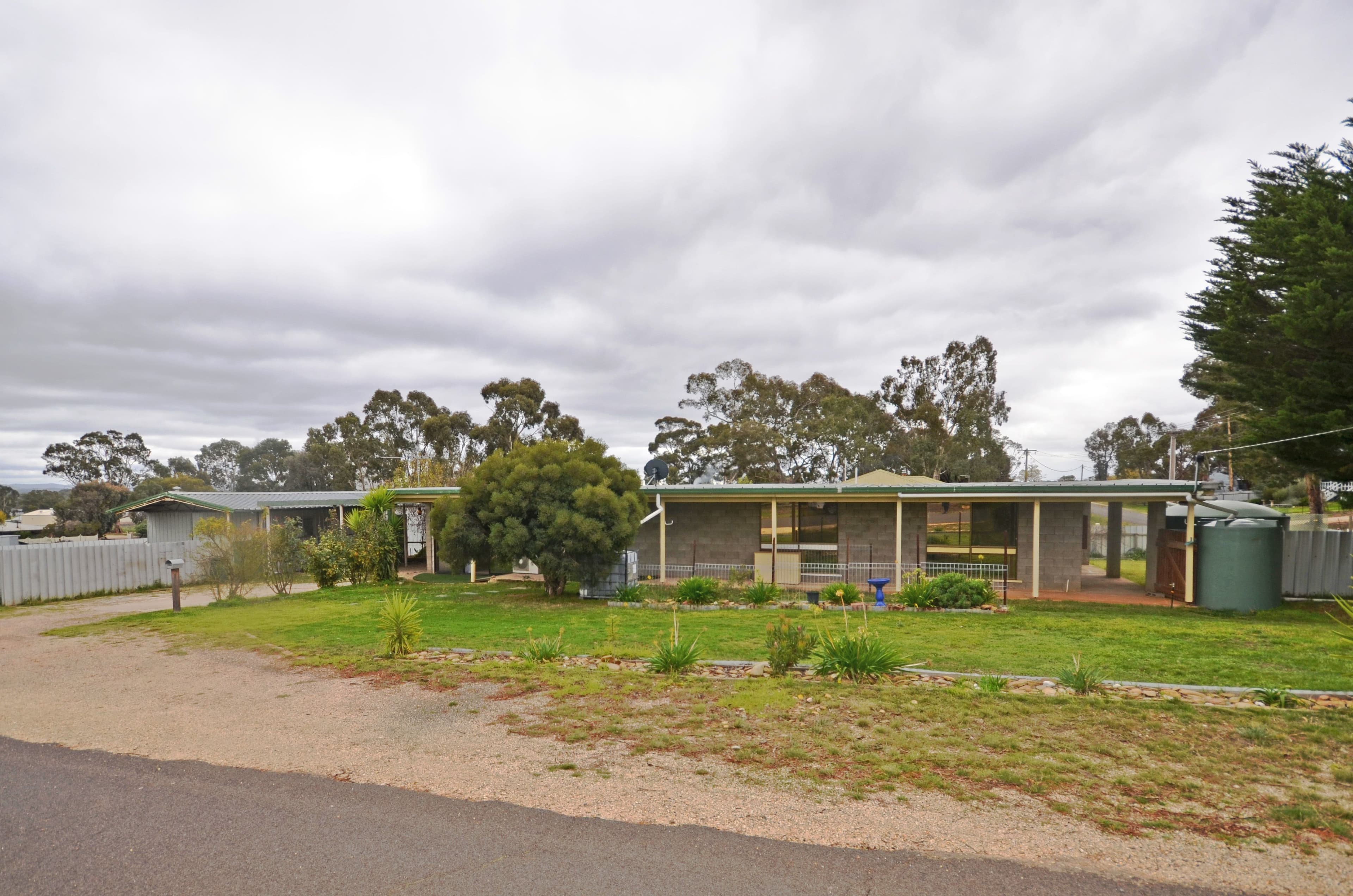 25 Mountain View Street, Avoca VIC 3467, Avoca - Image 1