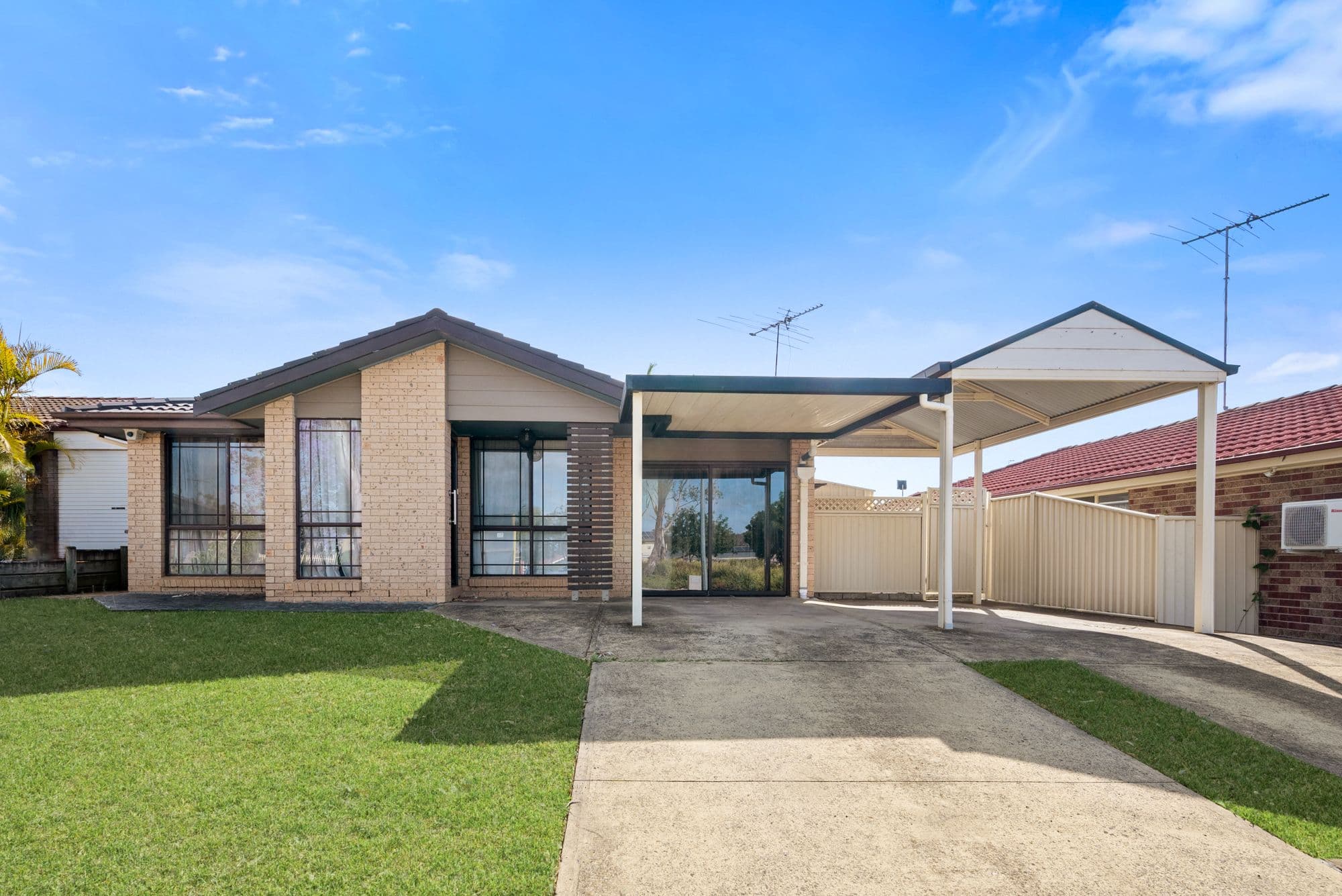 18 Elliot Place, St Helens Park NSW 2560, St Helens Park - Image 1