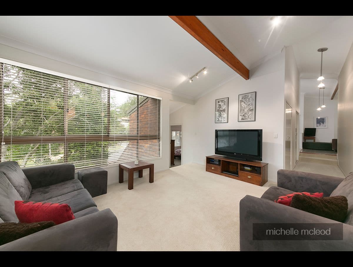 27 Burrumbuck Street, Chapel Hill QLD 4069, Chapel Hill - Thumbnail 5