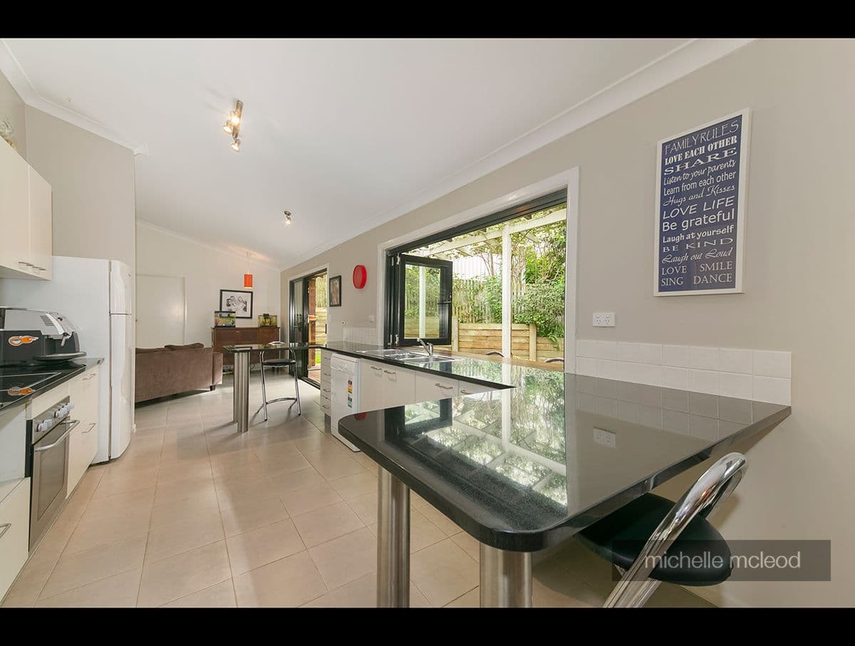 27 Burrumbuck Street, Chapel Hill QLD 4069, Chapel Hill - Thumbnail 8
