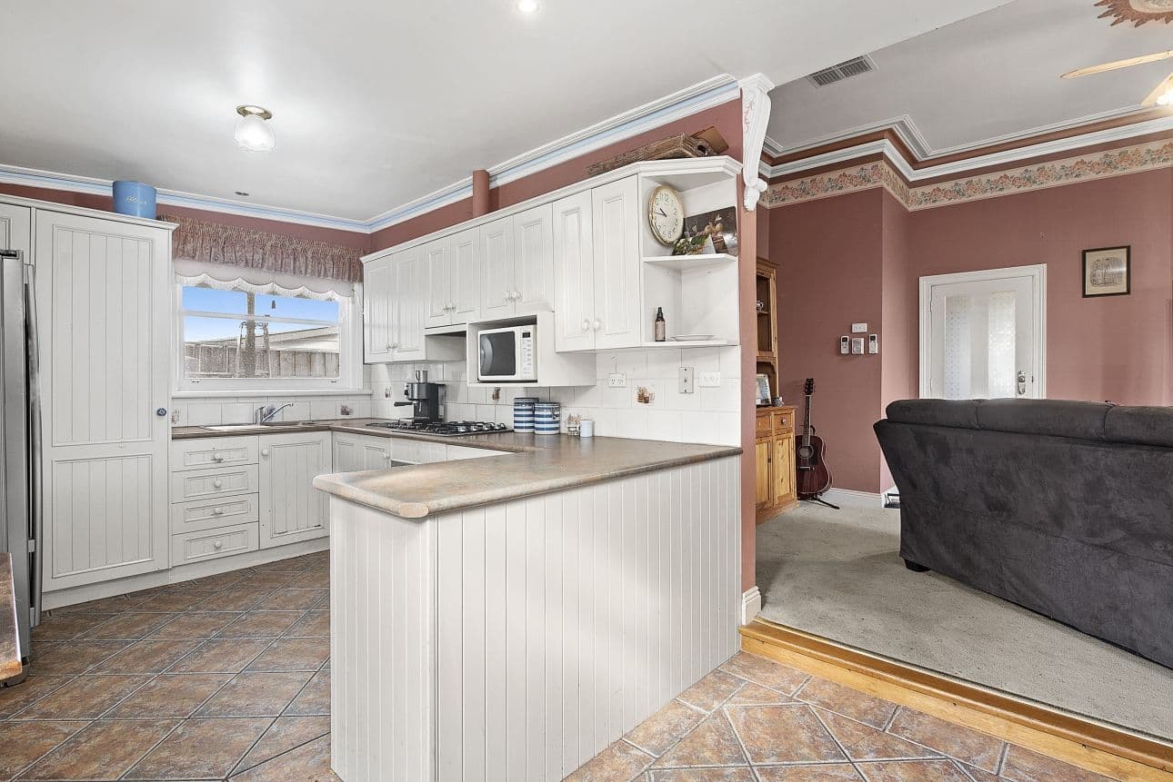 12 Laira Street, Geelong West VIC 3218, Geelong West - Thumbnail 2