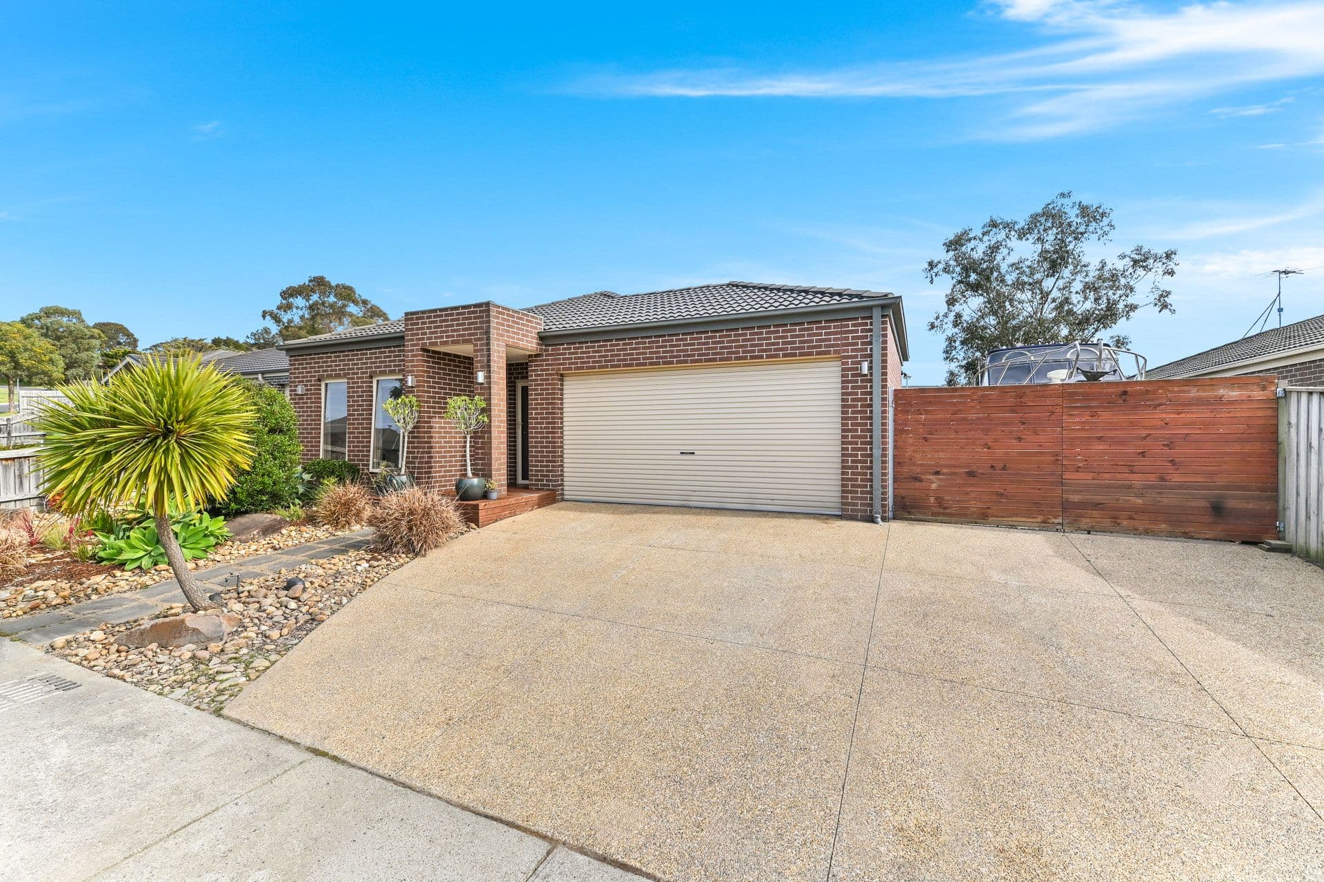 39 Thwaites Road, Pakenham VIC 3810, Pakenham - Thumbnail 2