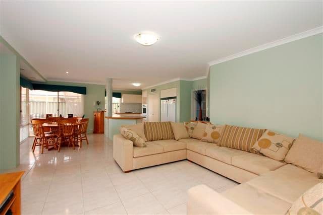 5 Frampton Crescent, CANNING VALE WA 6155, Canning Vale - Thumbnail 4