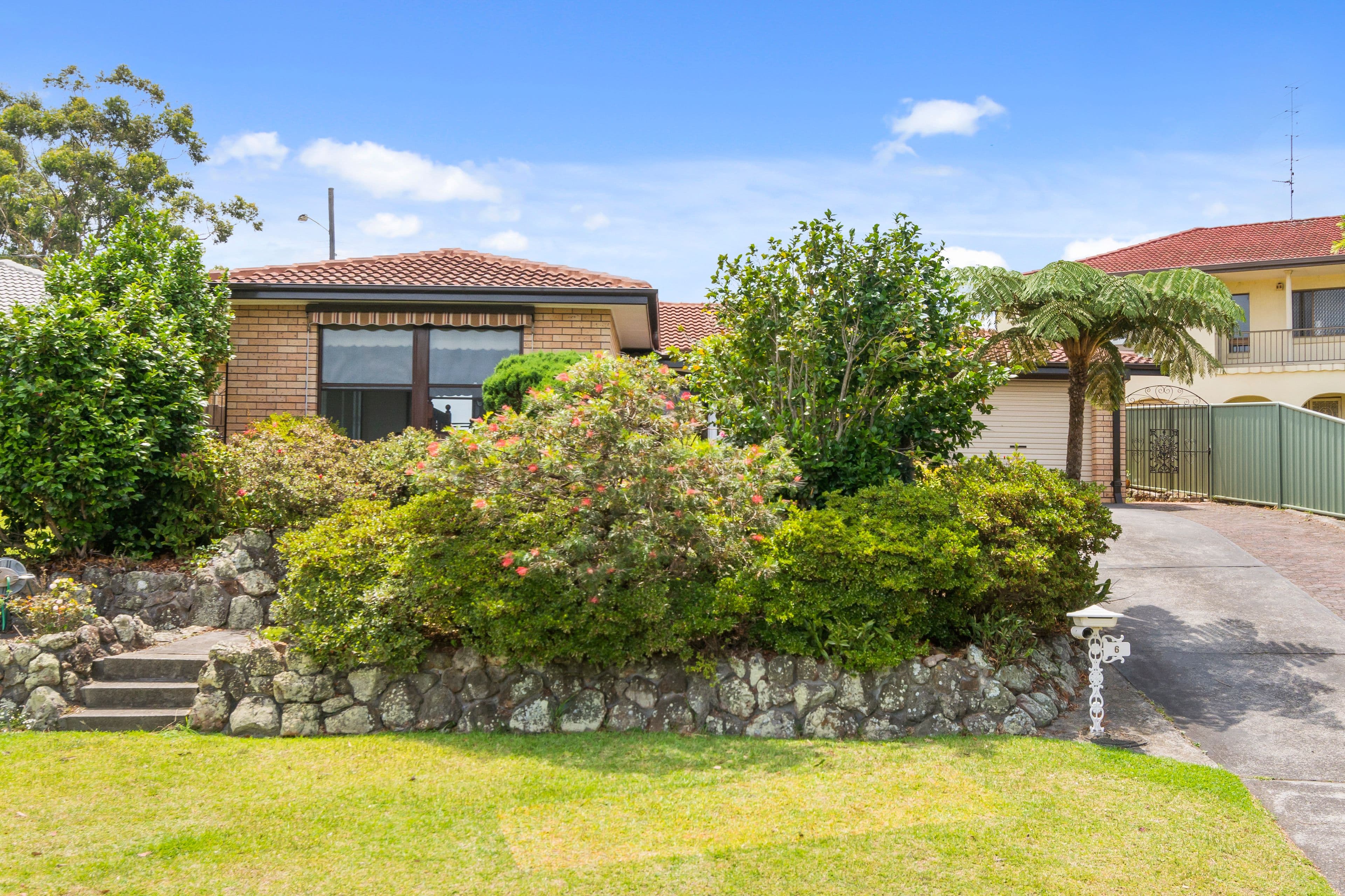6 Evonne Place, Woonona - Image 1