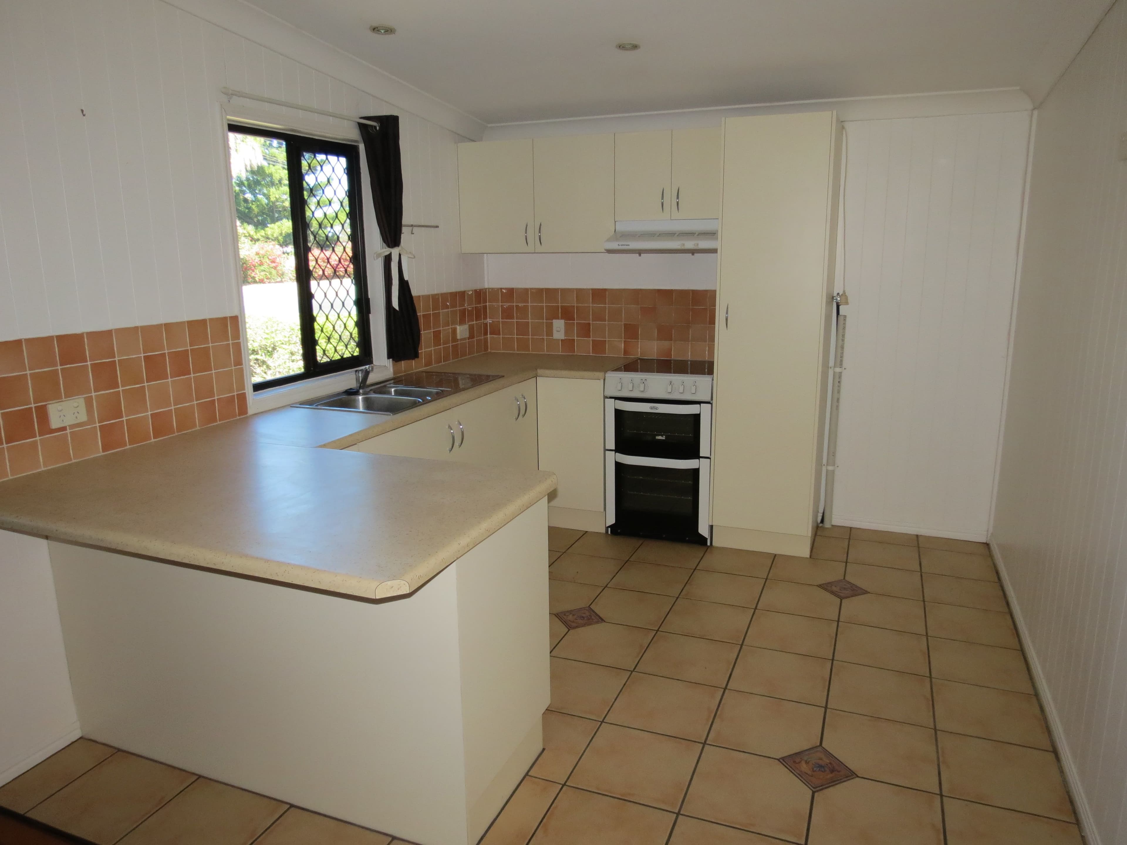 41 Dundas Street, Emerald QLD 4720, Emerald - Thumbnail 5