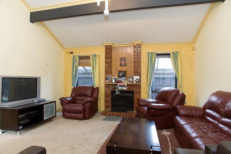 4 Moorhead Drive, MILL PARK VIC 3082, Mill Park - Thumbnail 2