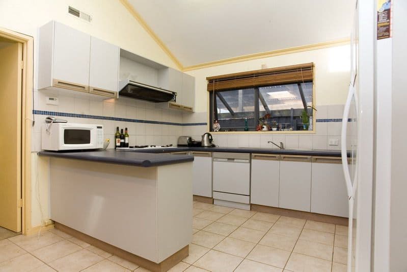 4 Moorhead Drive, MILL PARK VIC 3082, Mill Park - Thumbnail 5