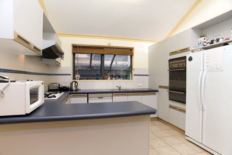 4 Moorhead Drive, MILL PARK VIC 3082, Mill Park - Thumbnail 6