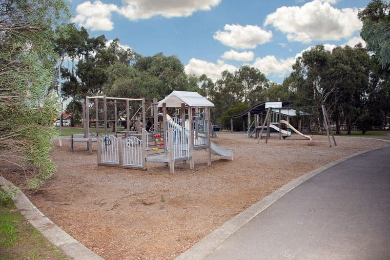 4 Moorhead Drive, MILL PARK VIC 3082, Mill Park - Thumbnail 7