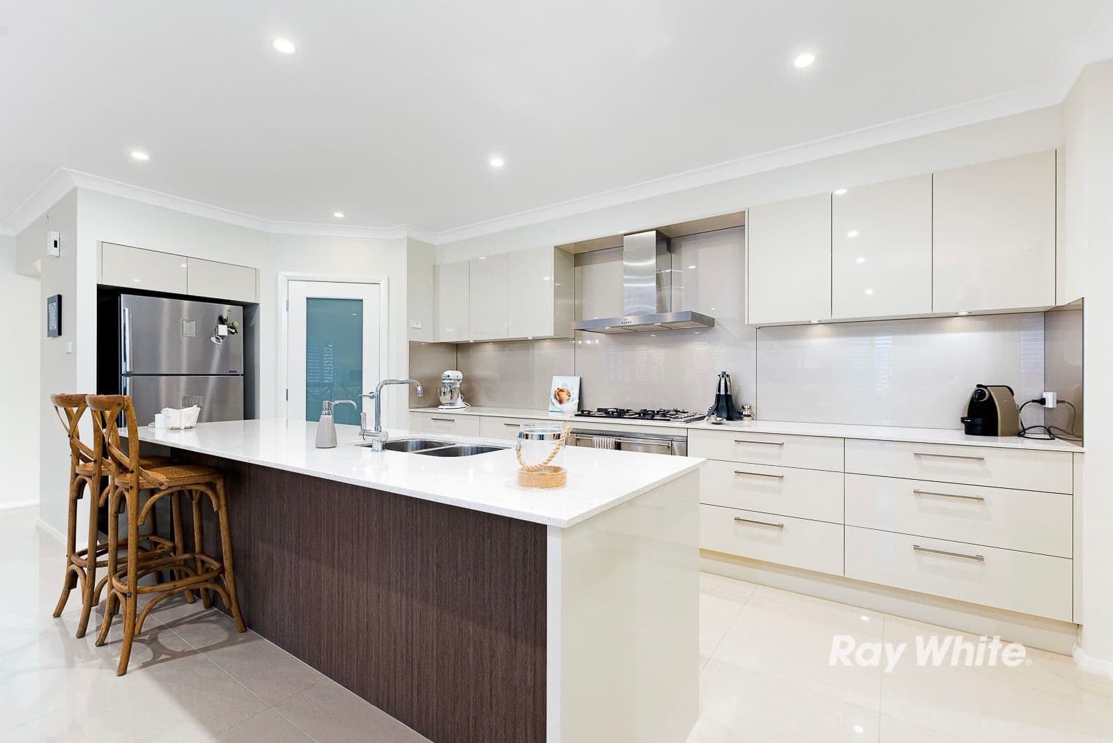 5 Deepwater Circuit, NORTH KELLYVILLE NSW 2155, North Kellyville - Thumbnail 2