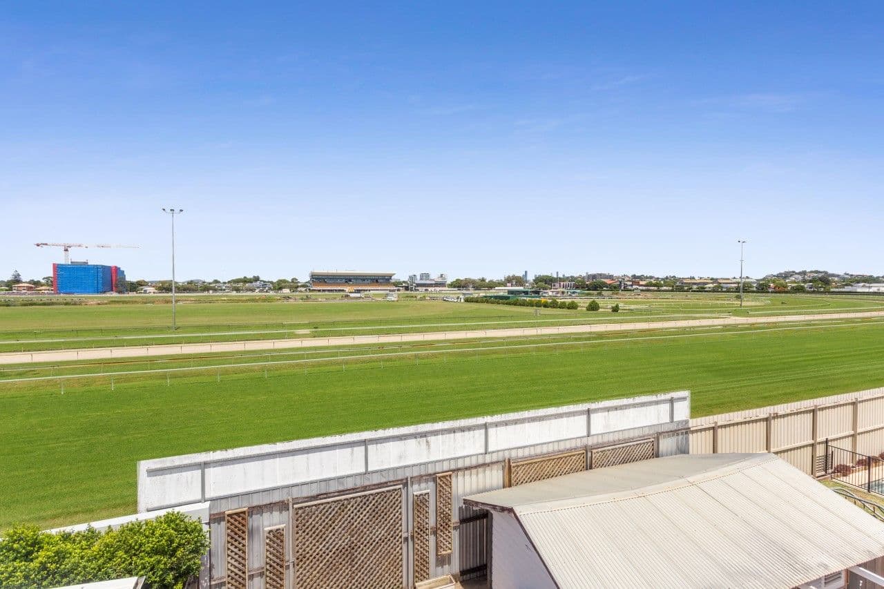 57 Raceview Avenue, Hendra QLD 4011, Hendra - Thumbnail 4
