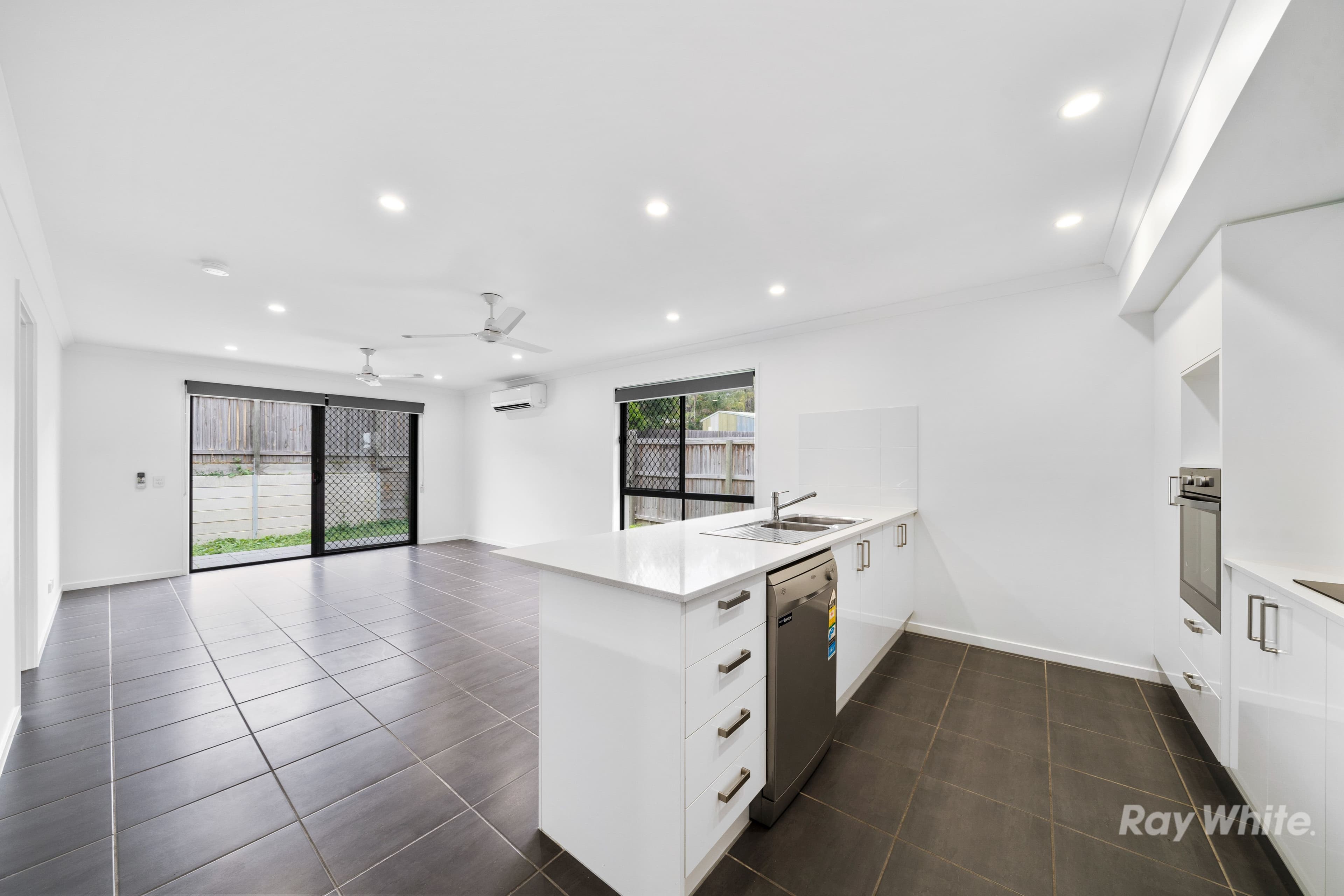 13 College Street, Bahrs Scrub QLD 4207, Bahrs Scrub - Thumbnail 2
