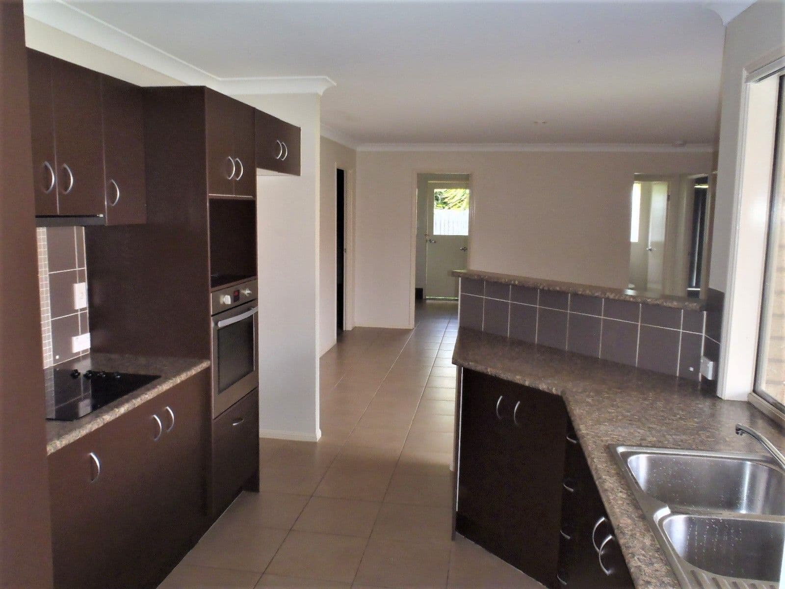 3 Bray Street, Lowood QLD 4311, Lowood - Thumbnail 2