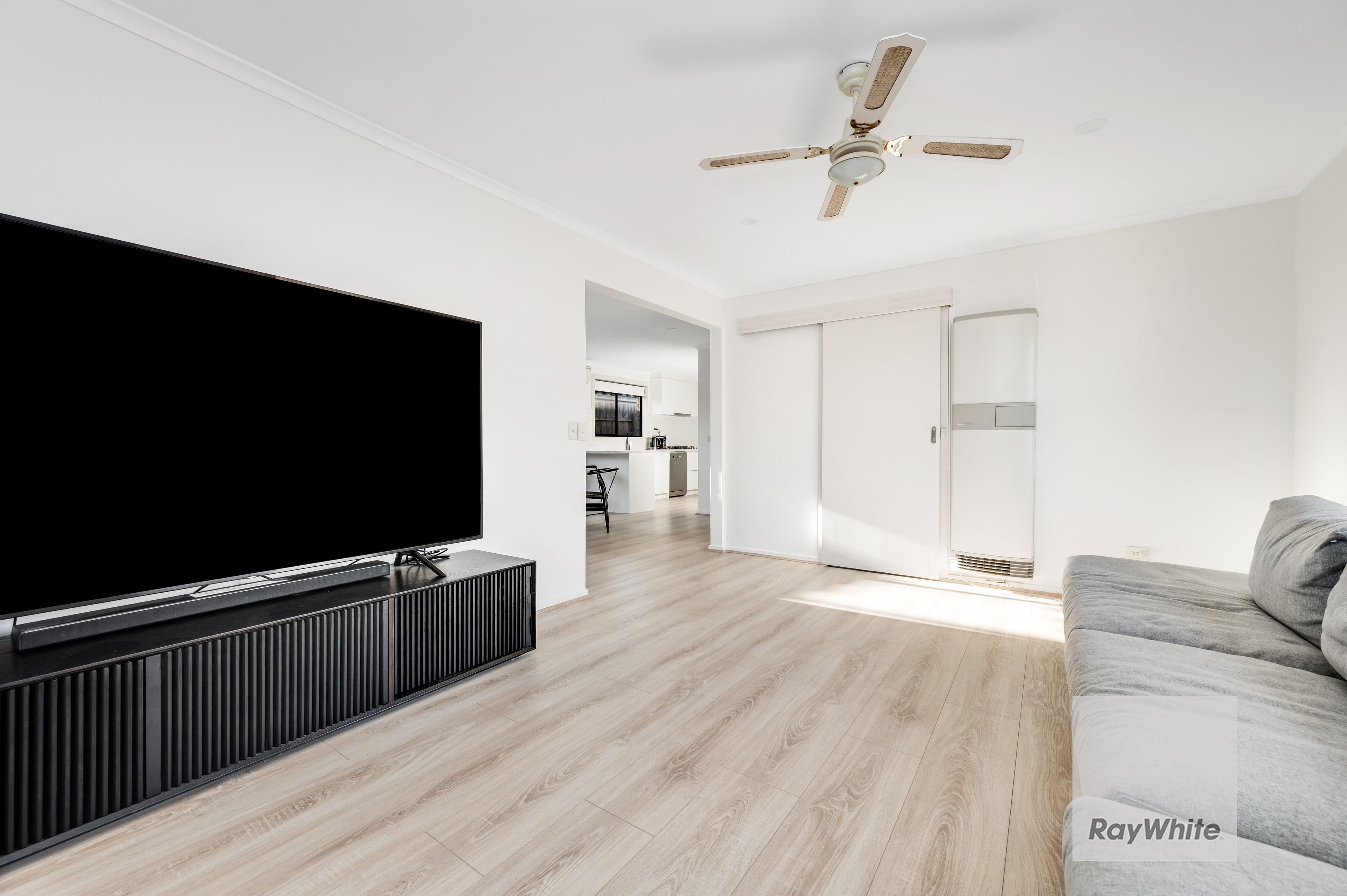 100 Lenoak Street, Gladstone Park VIC 3043, Gladstone Park - Thumbnail 2