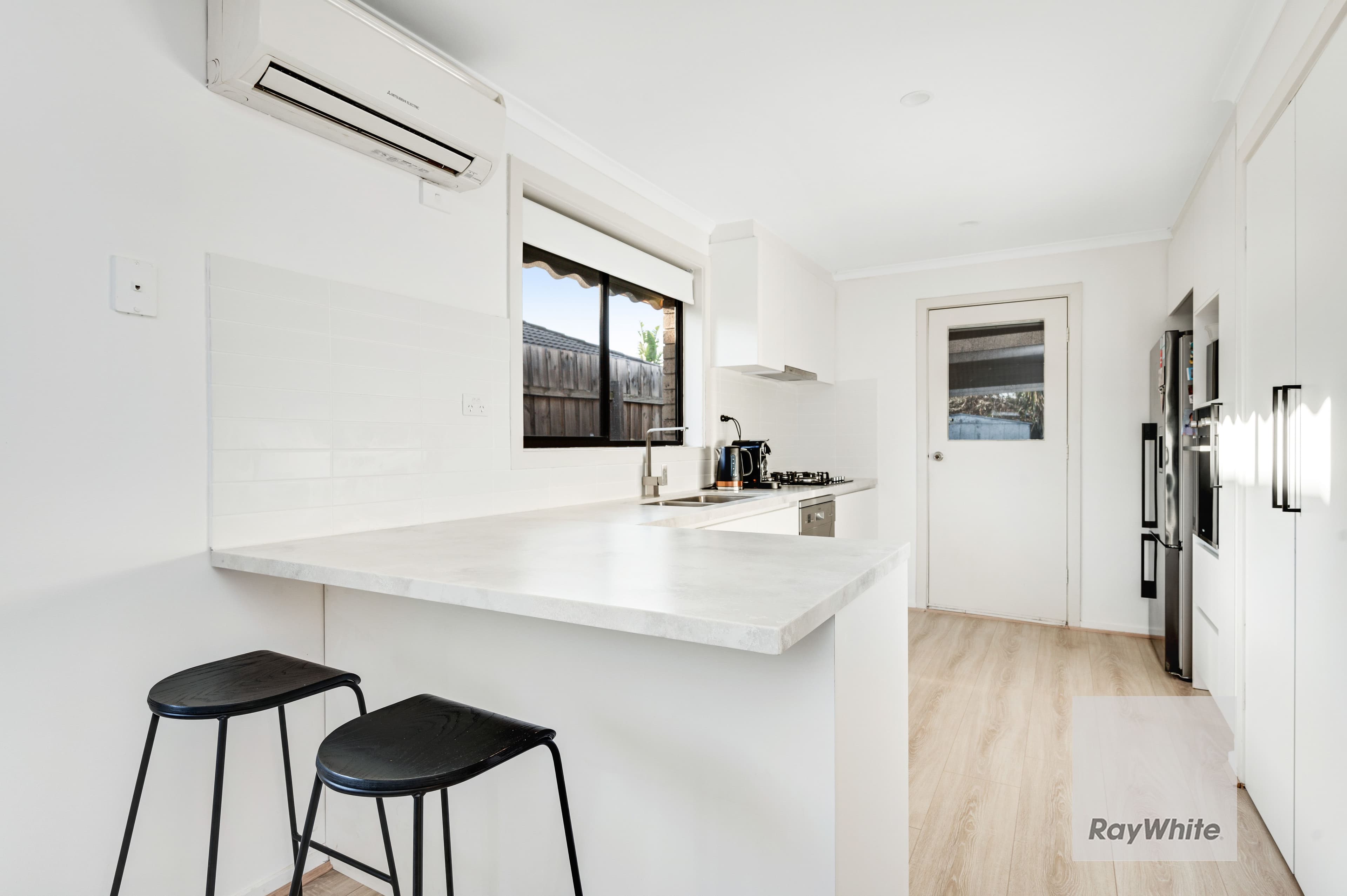 100 Lenoak Street, Gladstone Park VIC 3043, Gladstone Park - Thumbnail 4